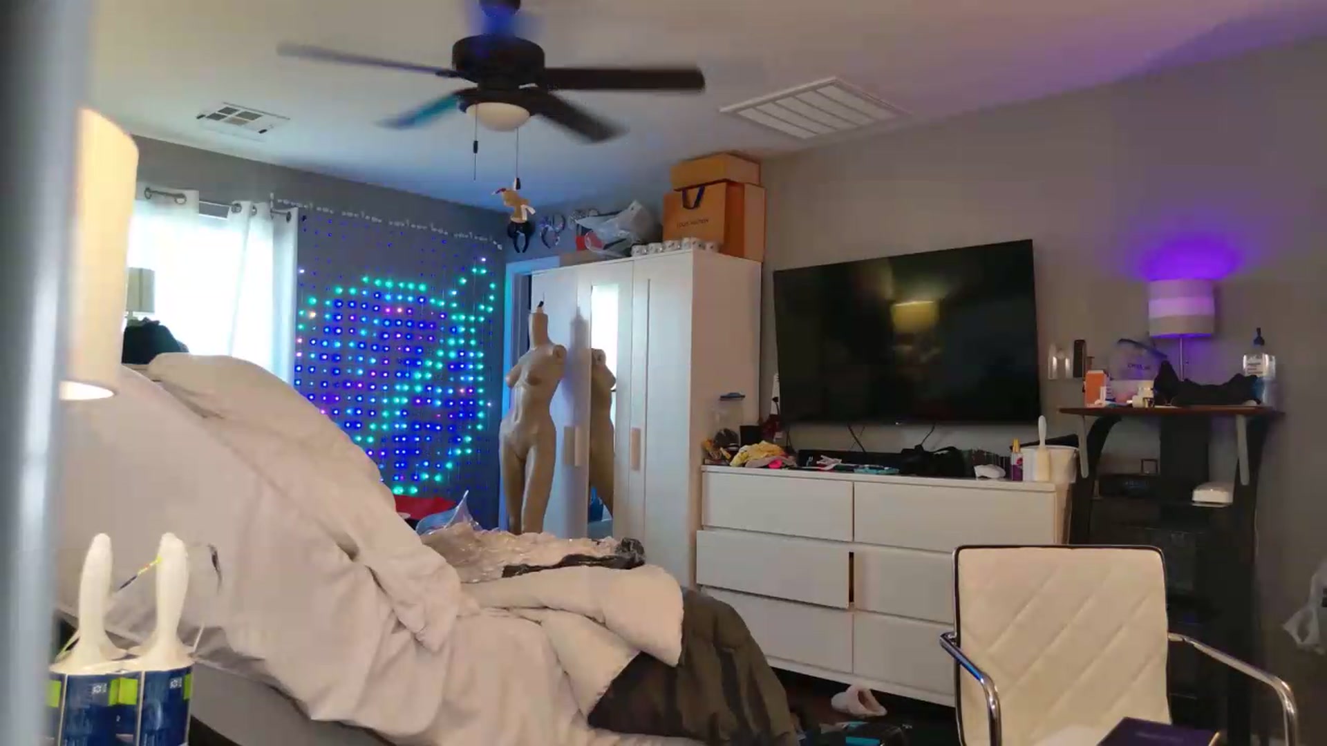 Gallery image thumbnail from Cinnabuns's myfreecams stream on, 08/04/2026, 01:17 image 16 of 20