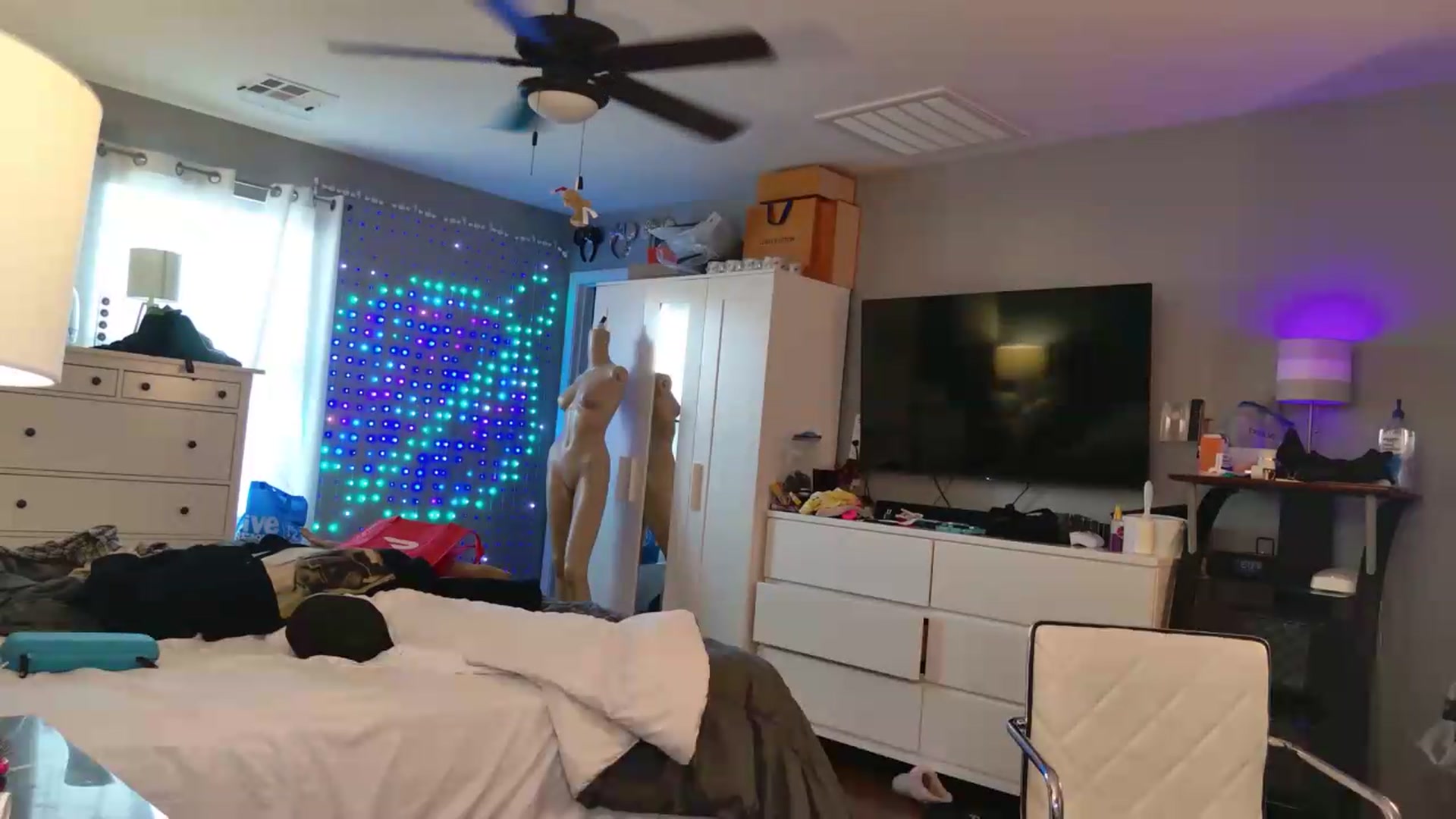 Gallery image thumbnail from Cinnabuns's myfreecams stream on, 08/04/2026, 01:17 image 18 of 20