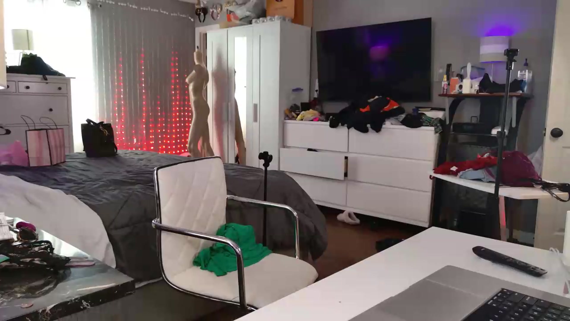 Gallery image thumbnail from Cinnabuns's myfreecams stream on, 08/05/2026, 19:55 image 6 of 20