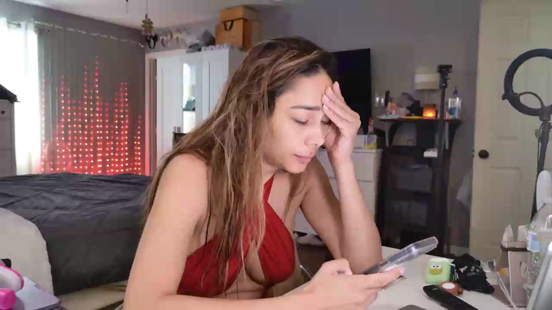 Gallery image thumbnail from Cinnabuns's myfreecams stream on, 08/17/2026, 18:44 image 13 of 20