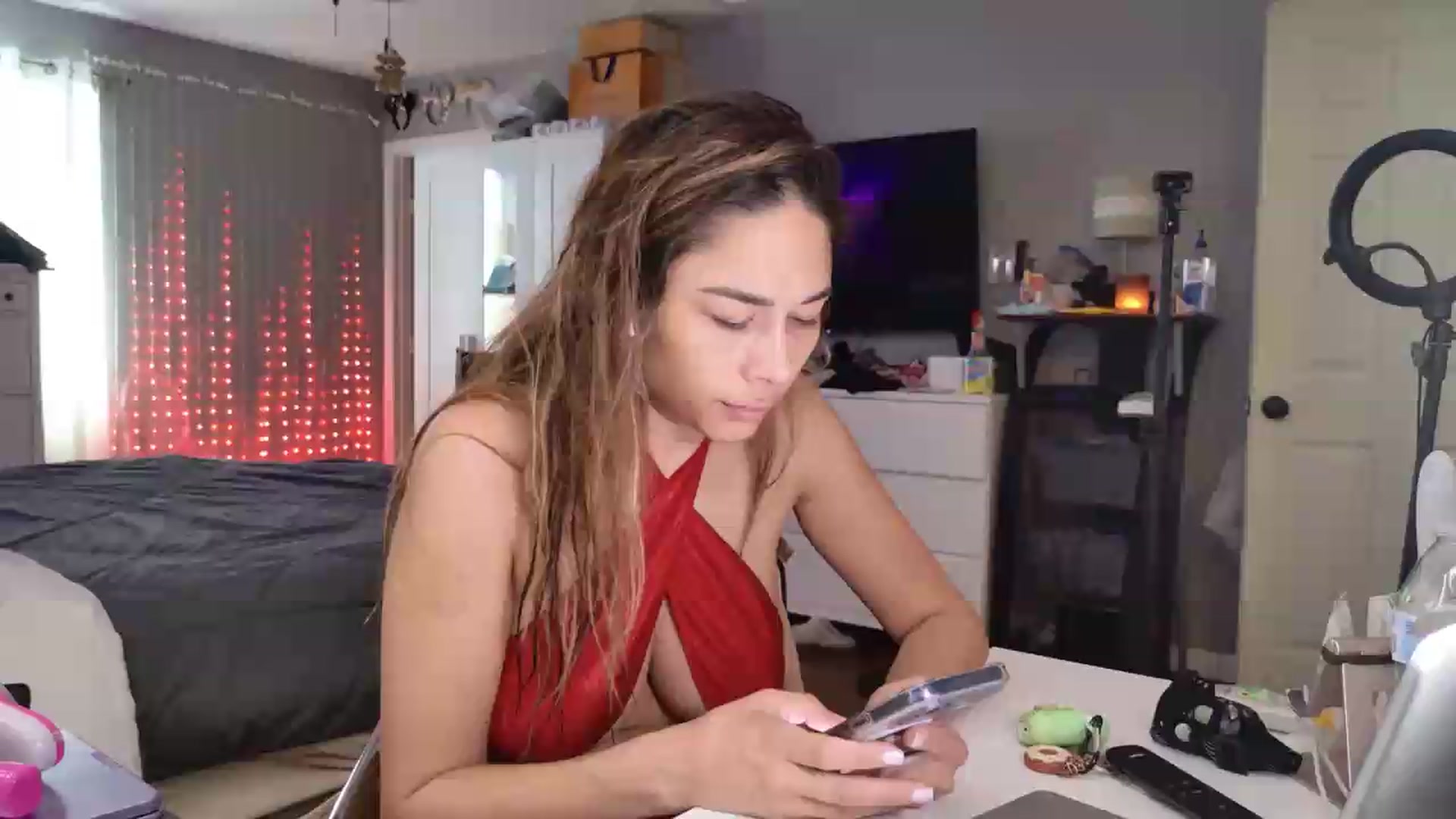 Gallery image thumbnail from Cinnabuns's myfreecams stream on, 08/17/2026, 18:44 image 12 of 20