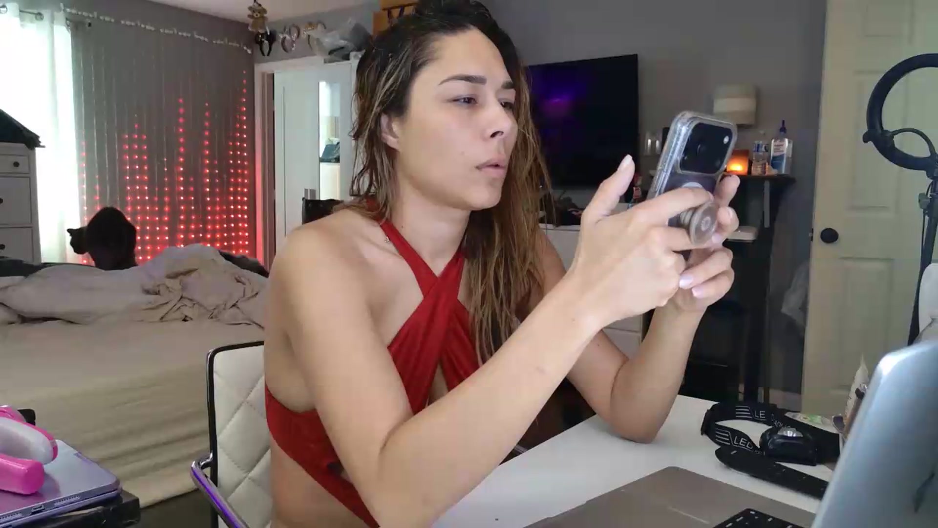 Gallery image thumbnail from Cinnabuns's myfreecams stream on, 08/17/2026, 18:44 image 2 of 20