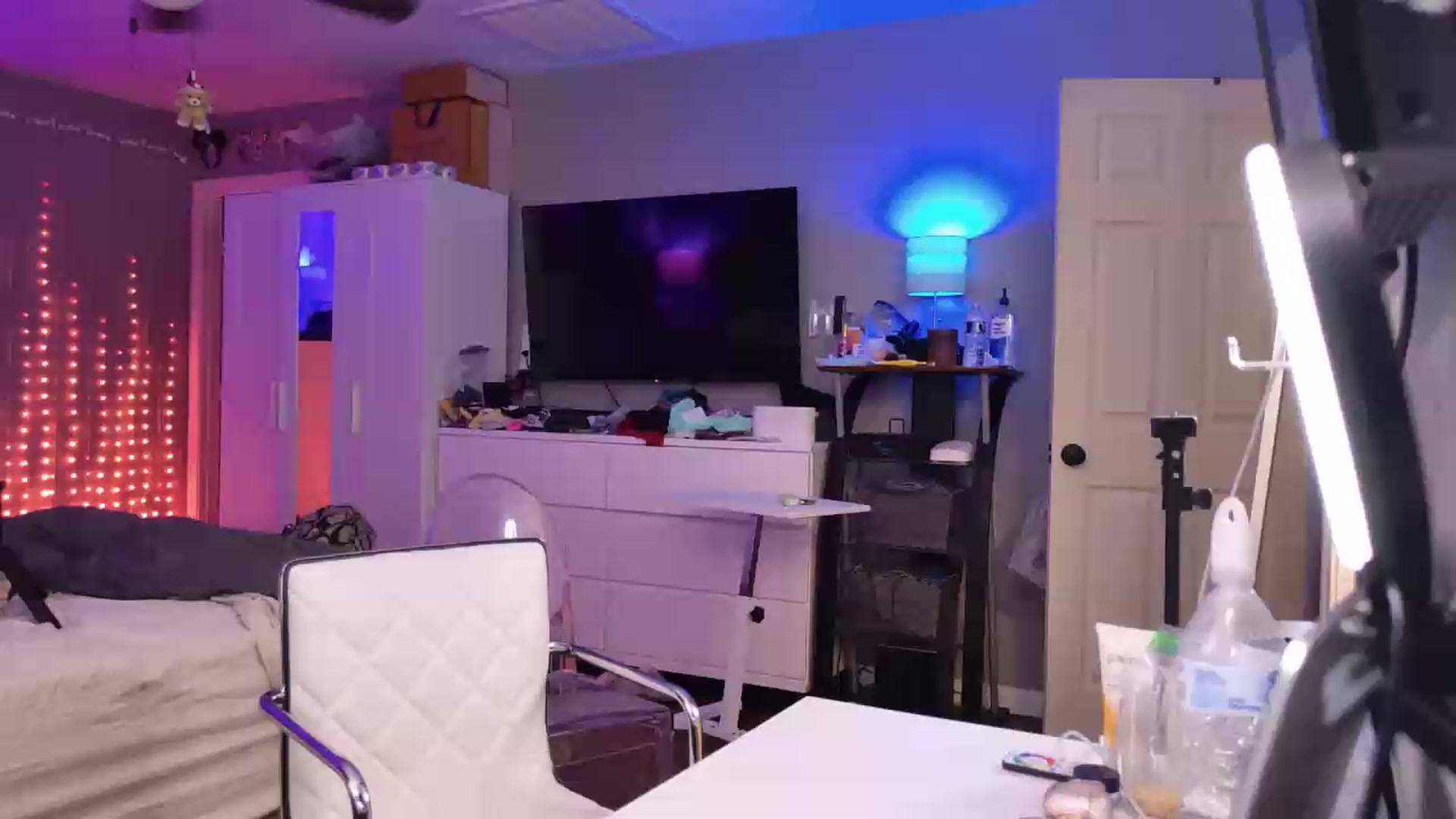Gallery image thumbnail from Cinnabuns's myfreecams stream on, 08/19/2026, 07:19 image 1 of 20