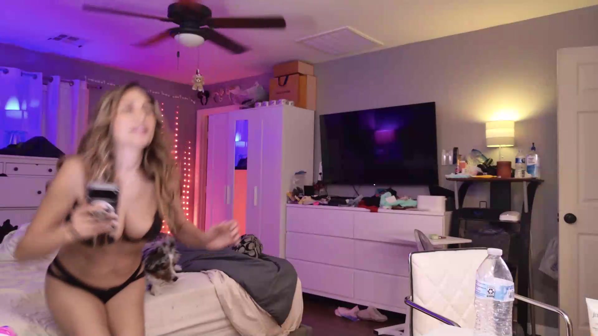 Gallery image thumbnail from Cinnabuns's myfreecams stream on, 08/19/2026, 07:19 image 5 of 20