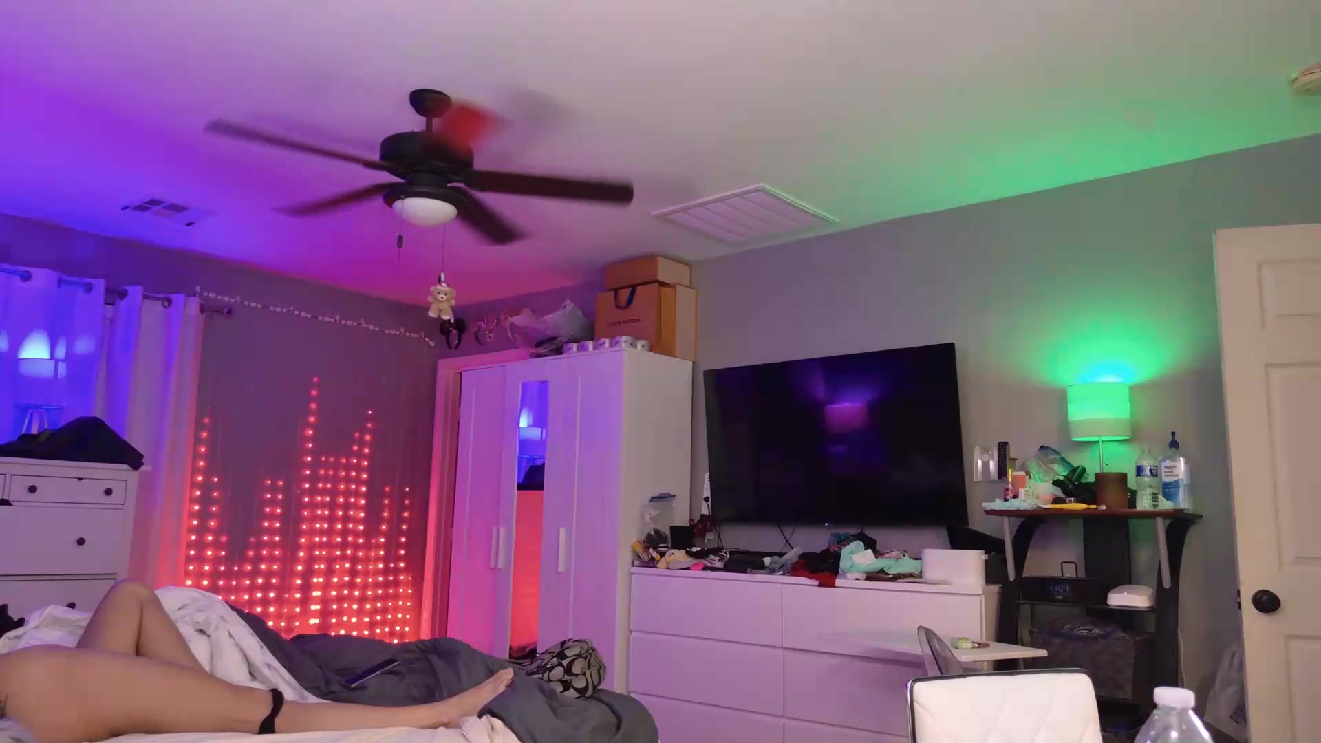 Gallery image thumbnail from Cinnabuns's myfreecams stream on, 08/19/2026, 07:19 image 6 of 20