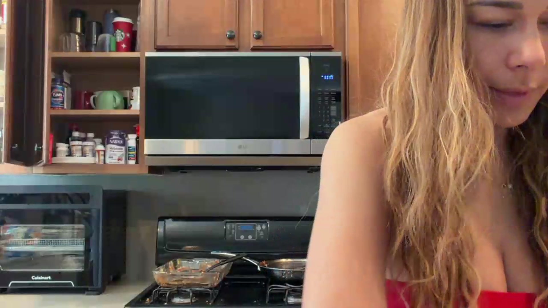 Gallery image thumbnail from Cinnabuns's myfreecams stream on, 08/27/2026, 18:25 image 9 of 20