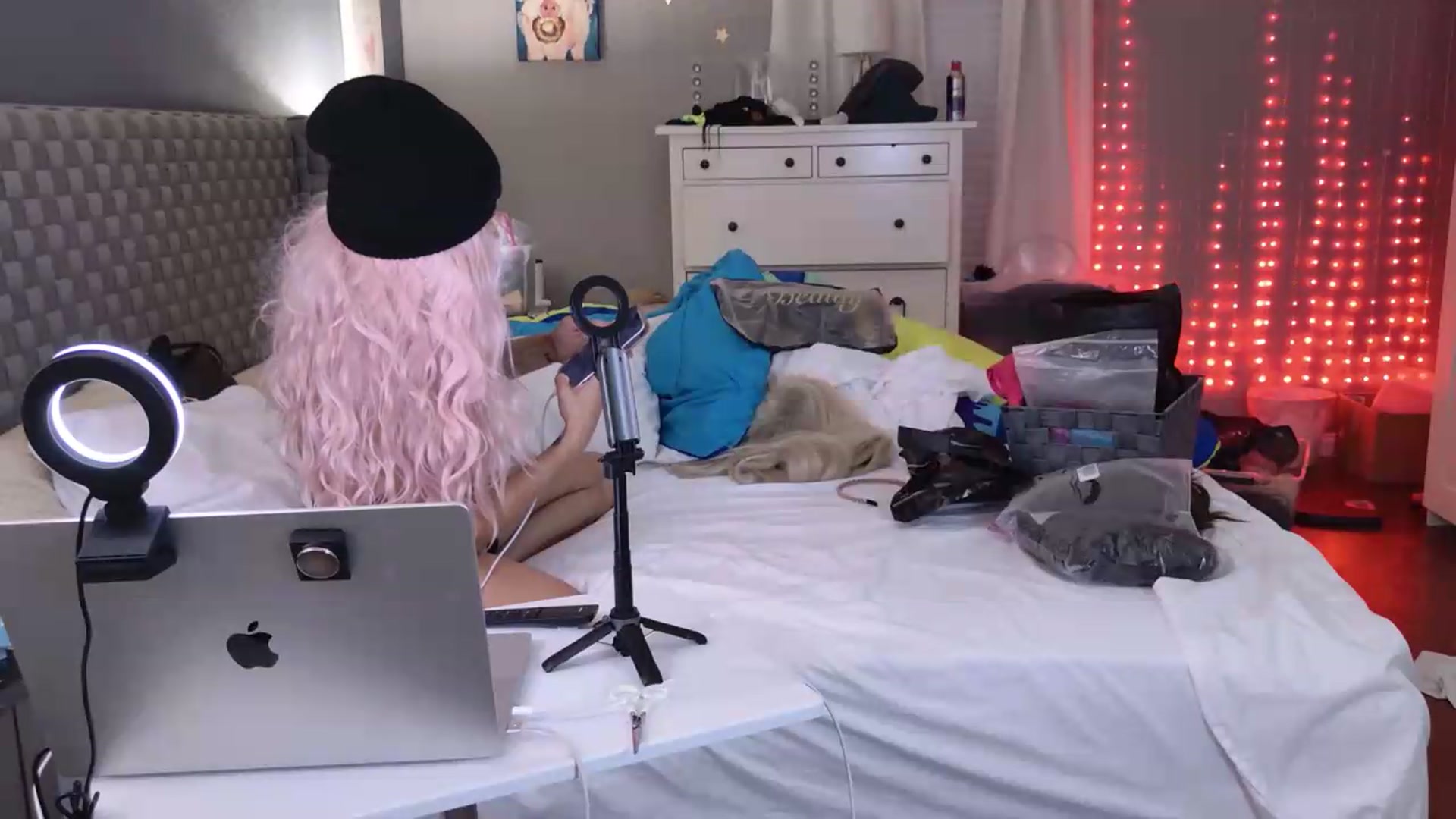 Gallery image thumbnail from Cinnabuns's myfreecams stream on, 09/04/2026, 03:07 image 15 of 20