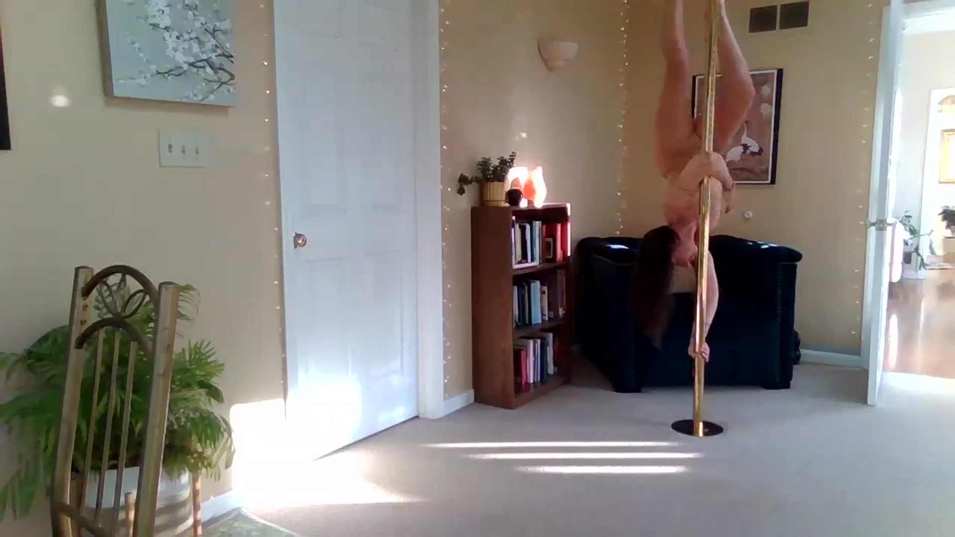 Gallery image thumbnail from CinnamonAnn's myfreecams stream on, 04/19/2026, 23:11 image 15 of 20