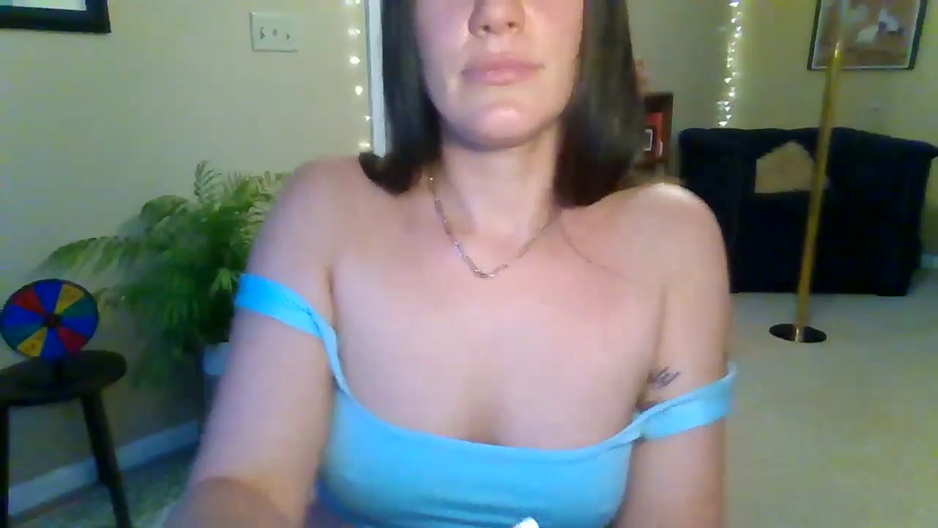 Gallery image thumbnail from CinnamonAnn's myfreecams stream on, 04/23/2026, 24:00 image 18 of 20