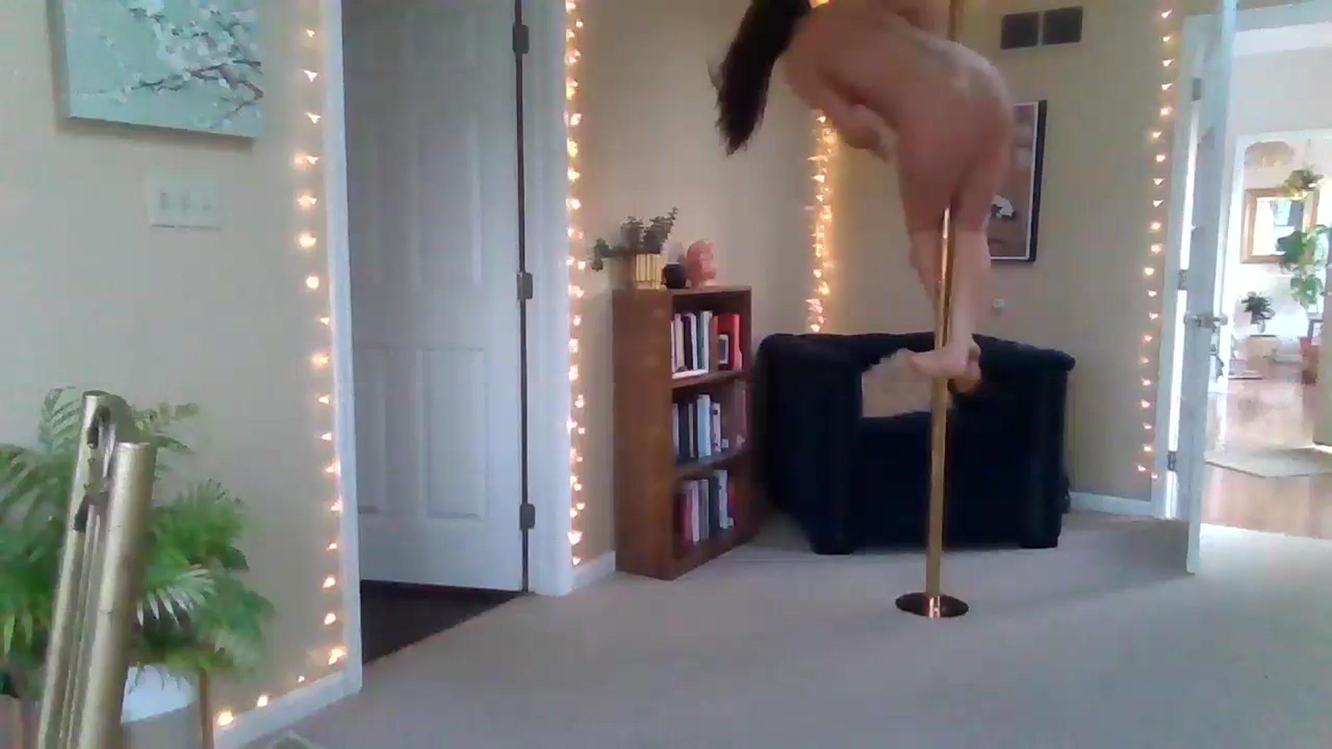 Gallery image thumbnail from CinnamonAnn's myfreecams stream on, 04/23/2026, 24:00 image 1 of 20