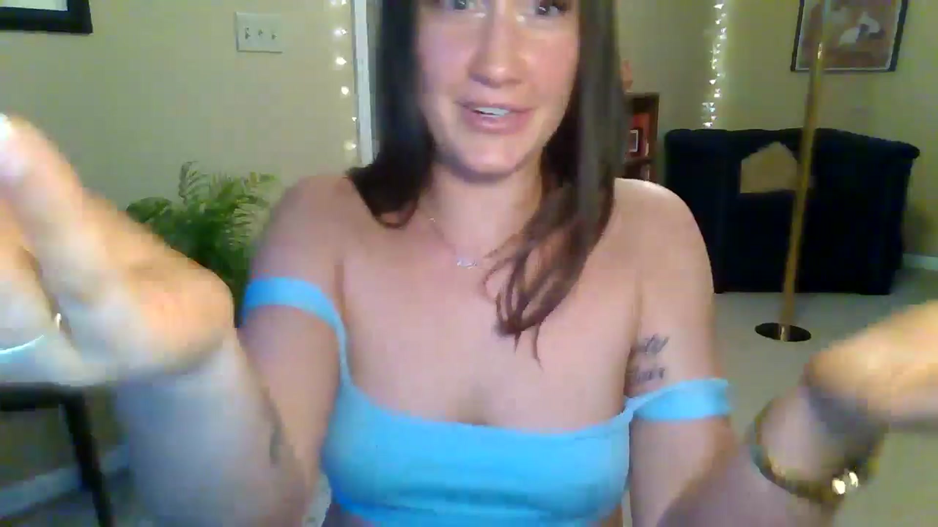 Gallery image thumbnail from CinnamonAnn's myfreecams stream on, 04/23/2026, 24:00 image 20 of 20