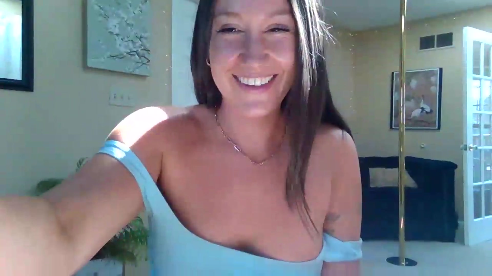 Gallery image thumbnail from CinnamonAnn's myfreecams stream on, 05/01/2026, 18:35 image 18 of 20