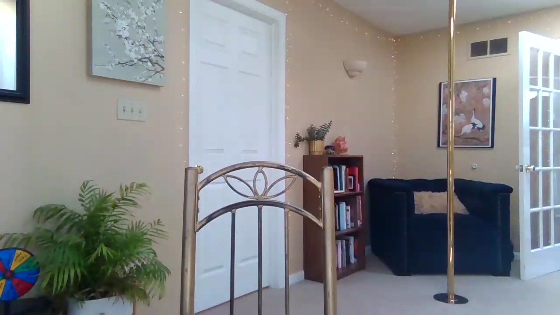 Gallery image thumbnail from CinnamonAnn's myfreecams stream on, 05/01/2026, 18:35 image 10 of 20