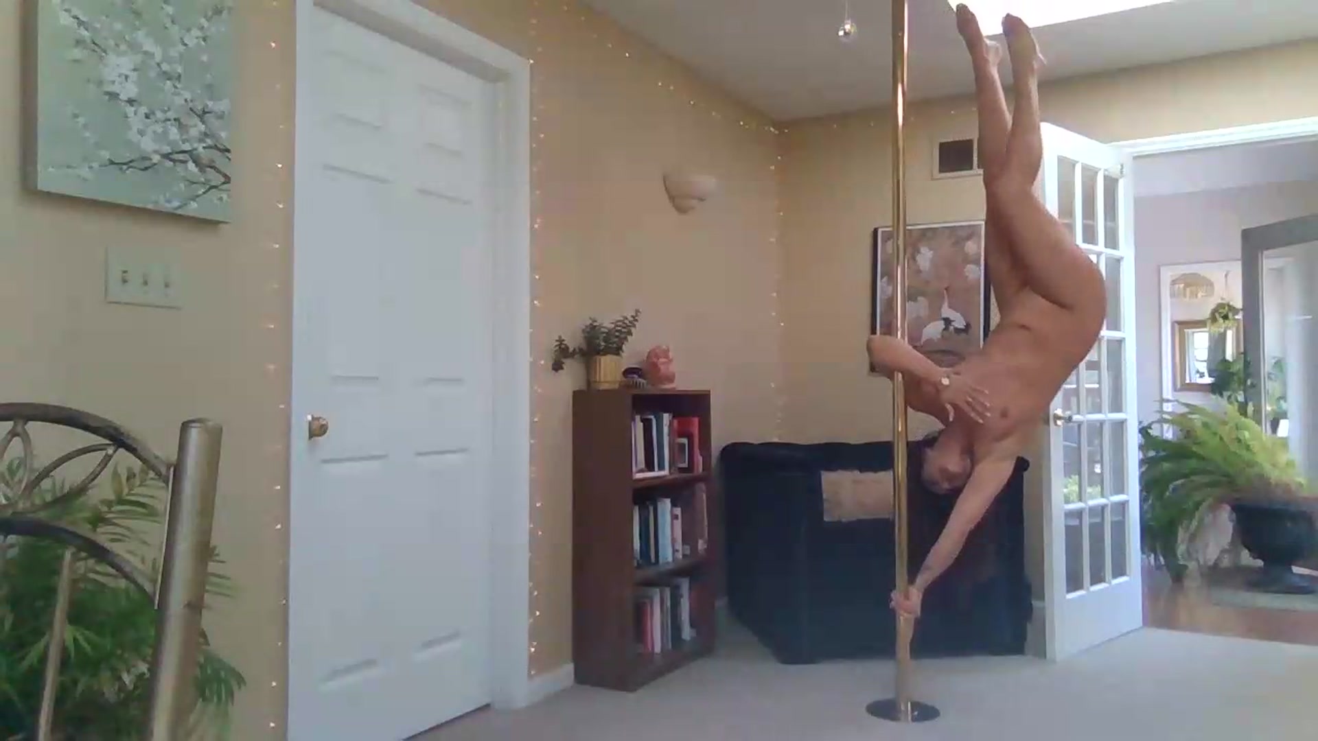 Gallery image thumbnail from CinnamonAnn's myfreecams stream on, 05/01/2026, 19:23 image 8 of 20