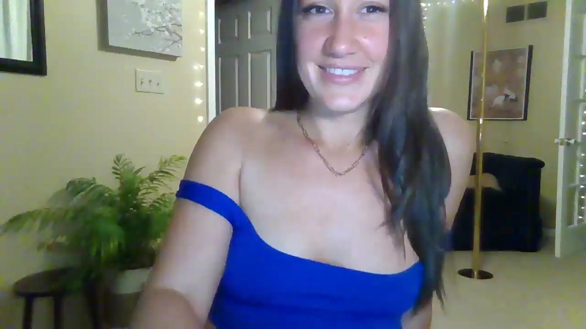 Gallery image thumbnail from CinnamonAnn's myfreecams stream on, 05/11/2026, 24:31 image 18 of 20