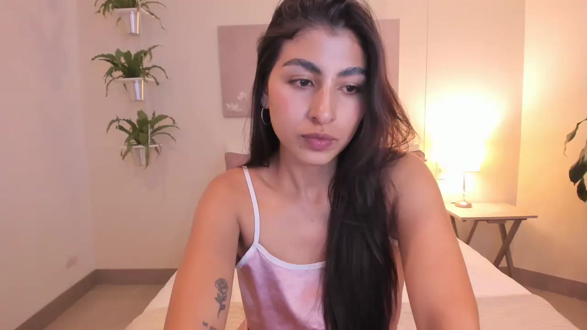 Gallery image thumbnail from Cinnamonn2's myfreecams stream on, 12/17/2025, 24:01 image 1 of 20