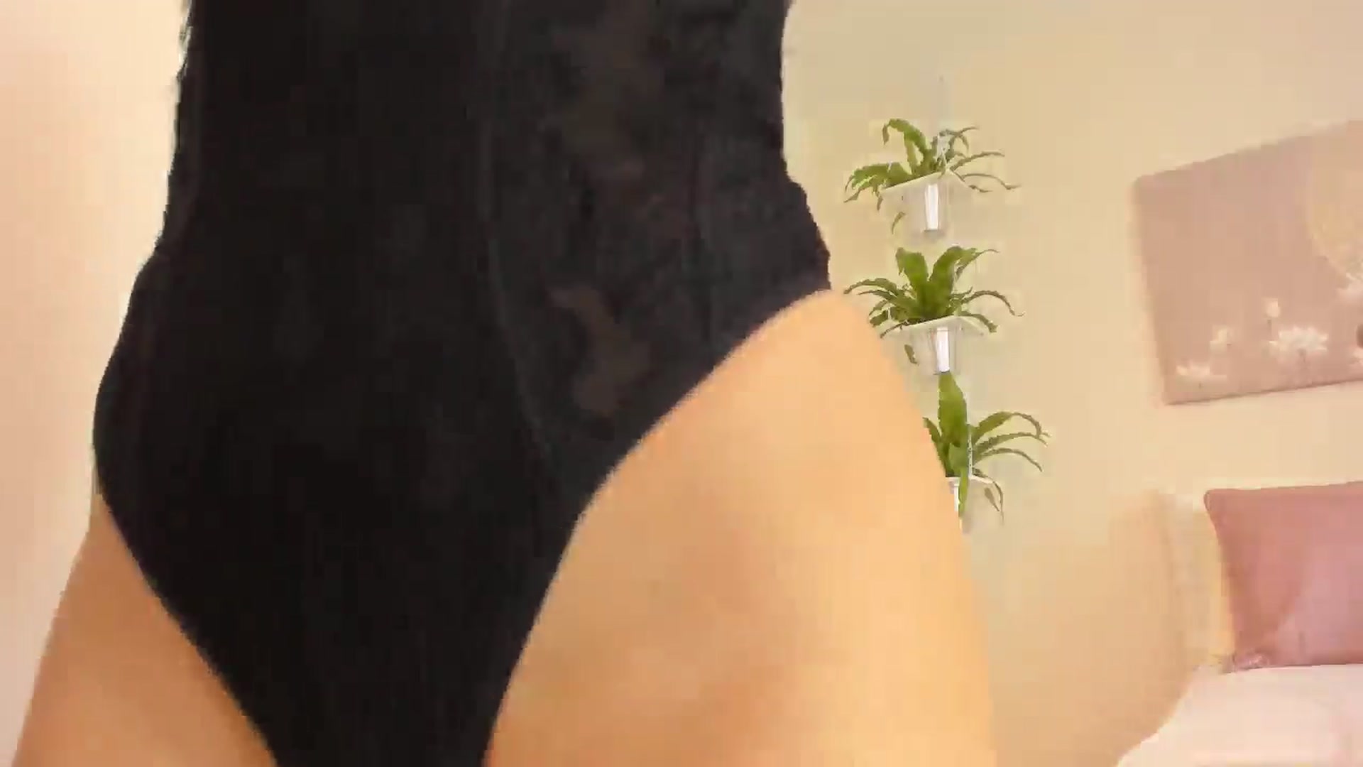 Gallery image thumbnail from Cinnamonn2's myfreecams stream on, 12/23/2025, 23:02 image 4 of 20