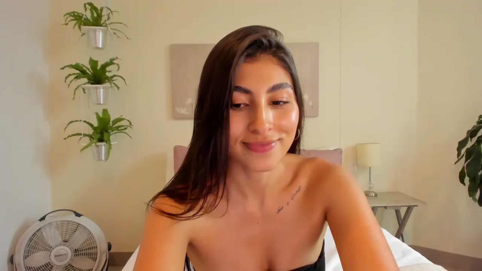Gallery image thumbnail from Cinnamonn2's myfreecams stream on, 01/14/2026, 21:44 image 1 of 20