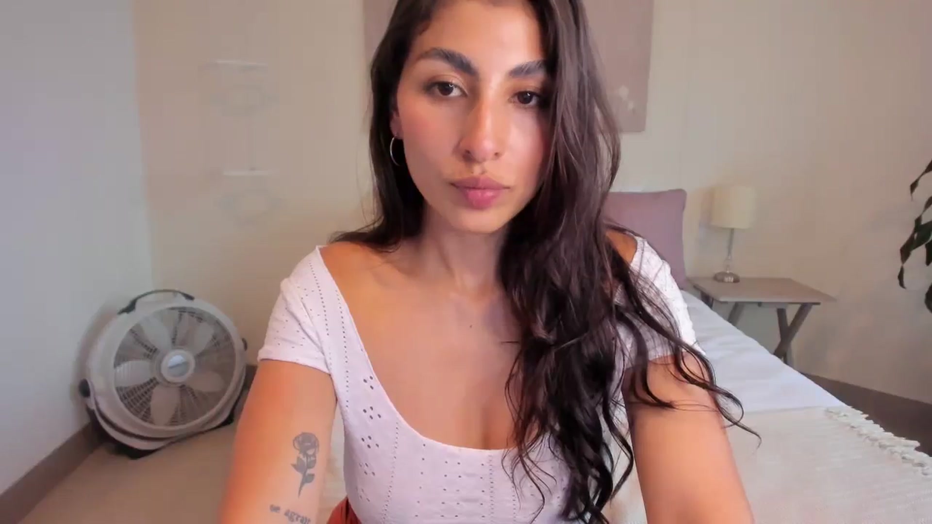 Gallery image thumbnail from Cinnamonn2's myfreecams stream on, 02/11/2026, 24:05 image 11 of 20