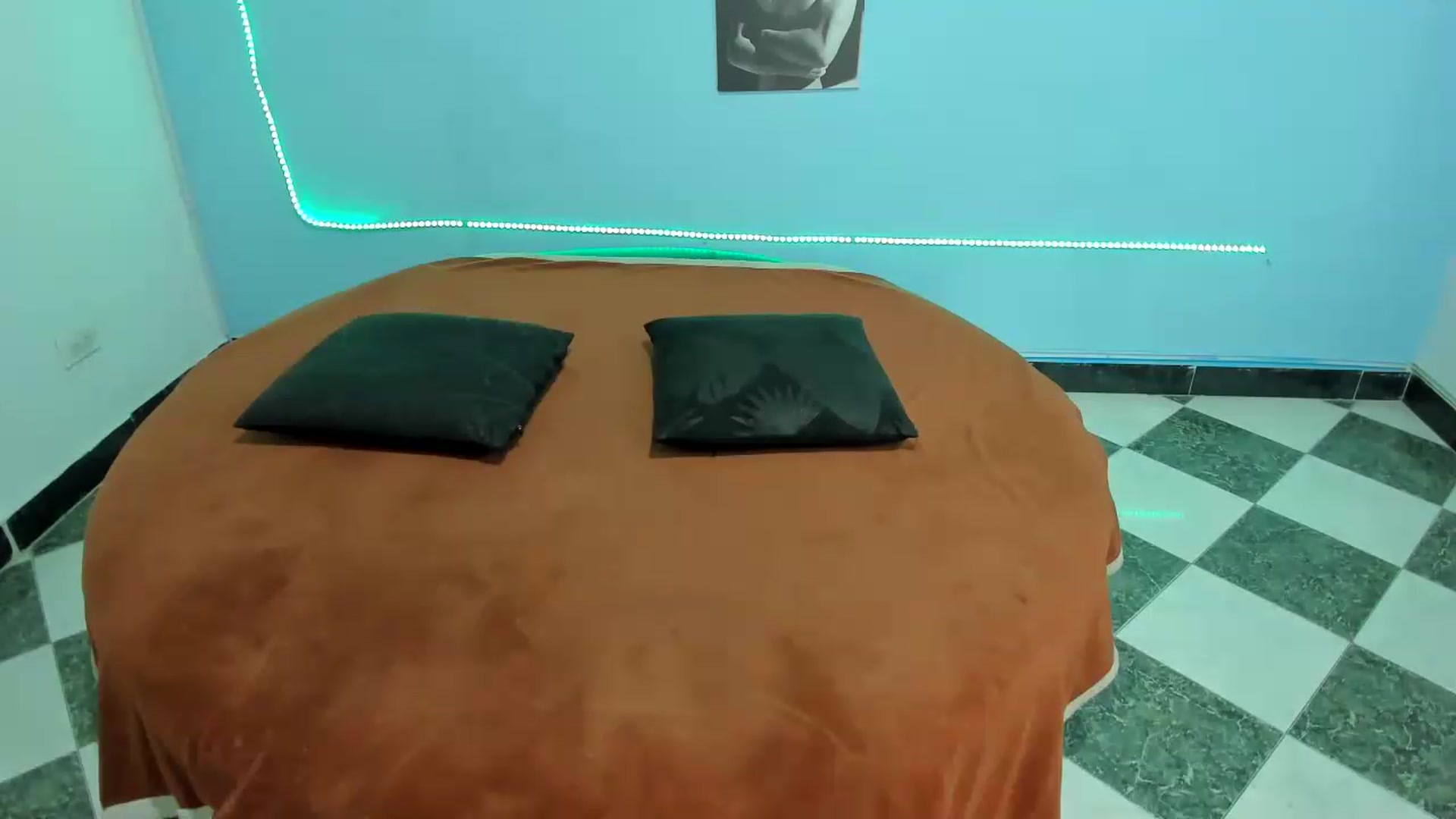 Gallery image thumbnail from Cinthya_dan's myfreecams stream on, 08/04/2026, 18:10 image 2 of 20