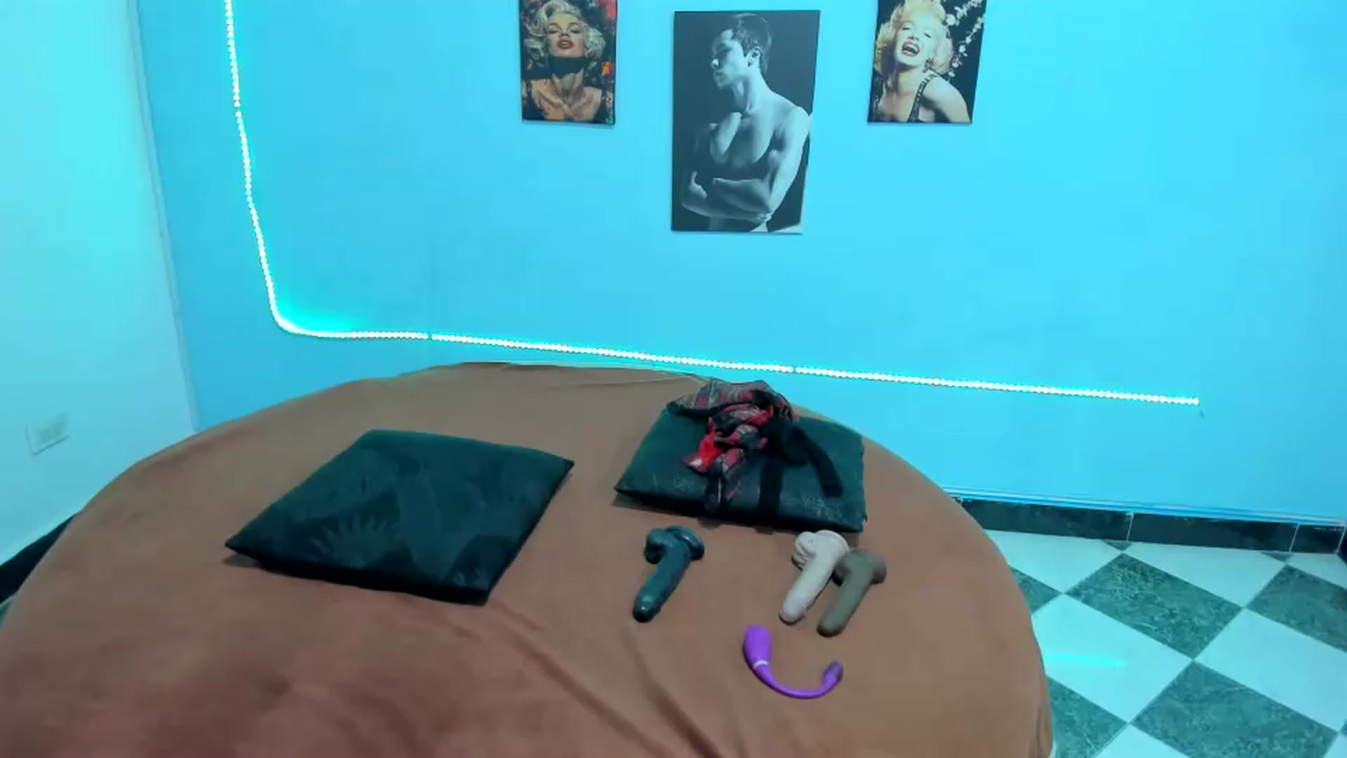 Gallery image thumbnail from Cinthya_dan's myfreecams stream on, 08/05/2026, 23:07 image 11 of 20