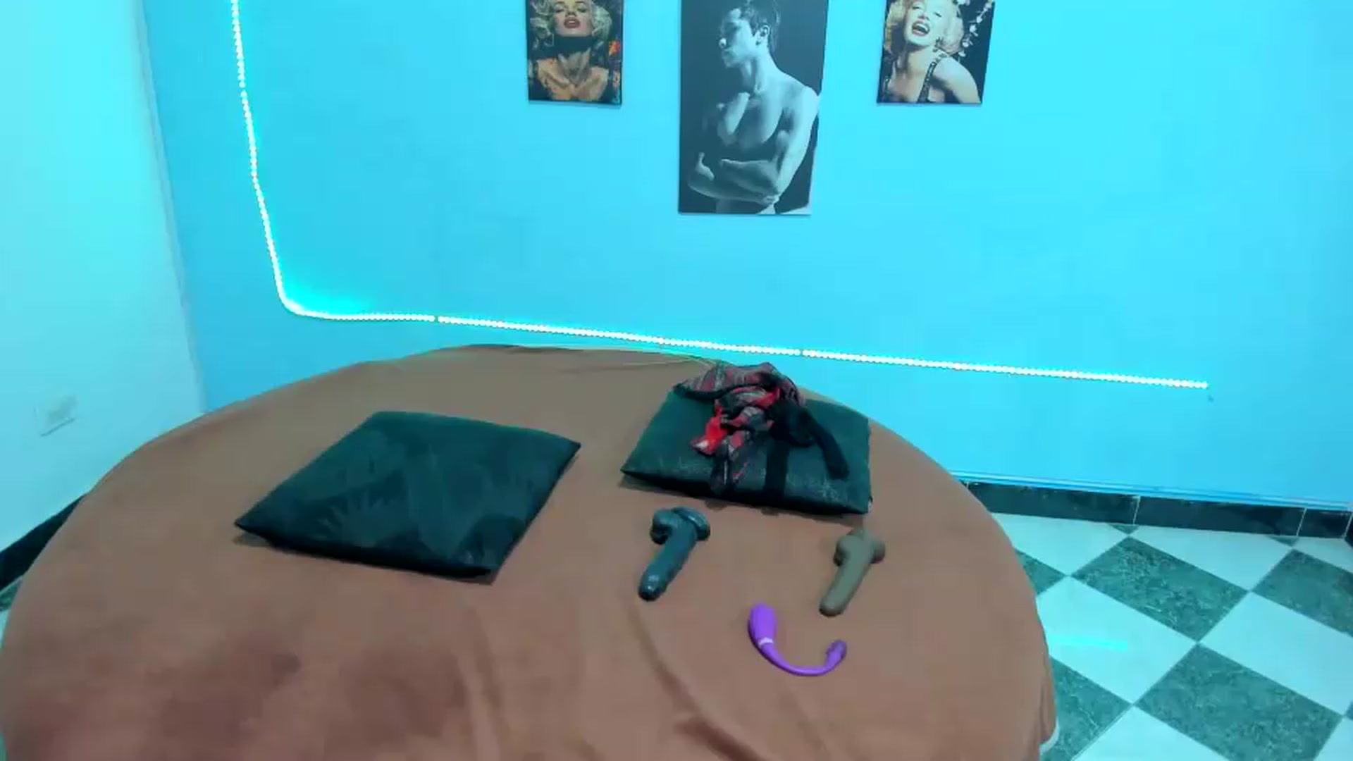 Gallery image thumbnail from Cinthya_dan's myfreecams stream on, 08/05/2026, 23:07 image 17 of 20