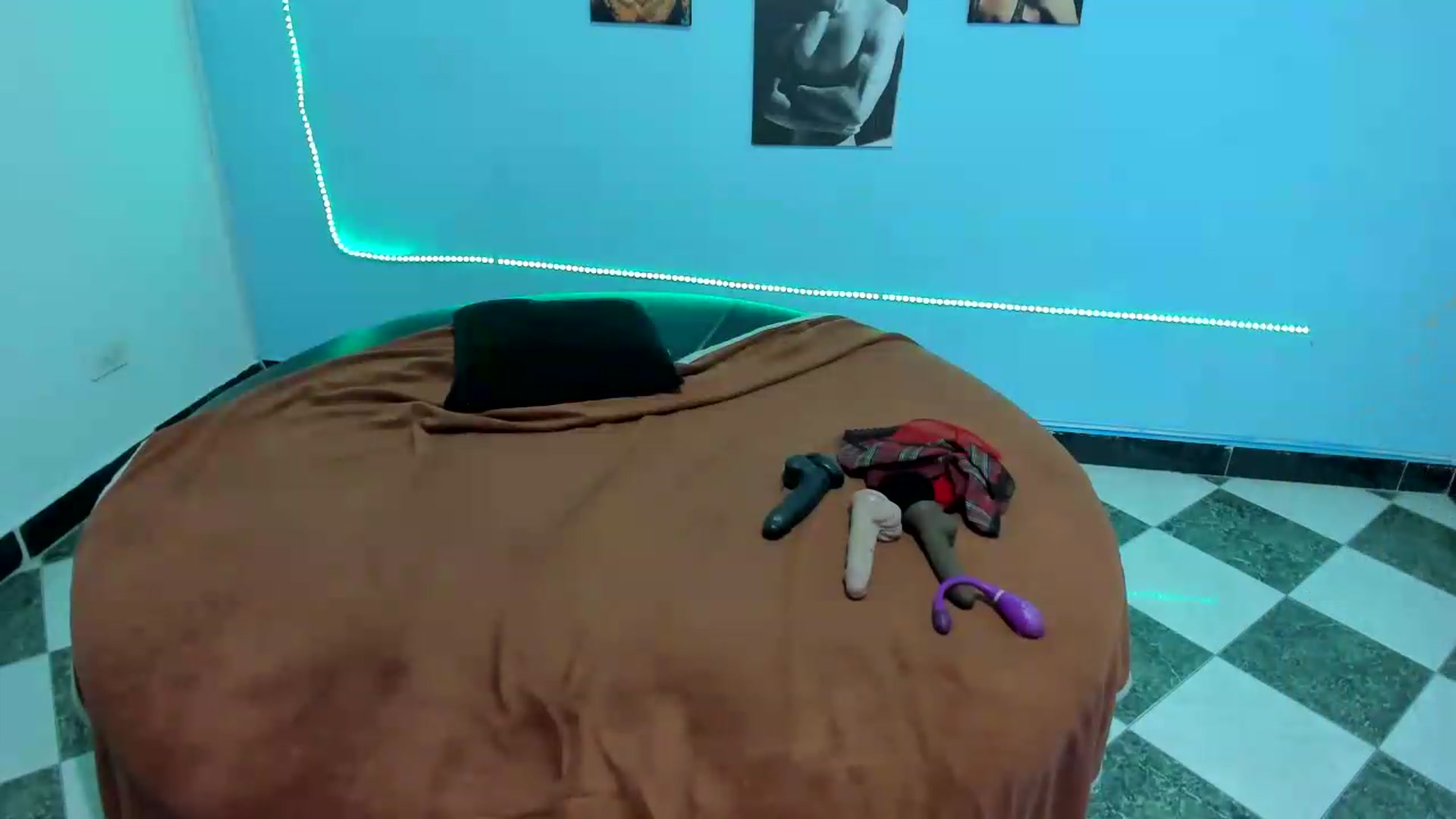 Gallery image thumbnail from Cinthya_dan's myfreecams stream on, 08/06/2026, 19:05 image 19 of 20