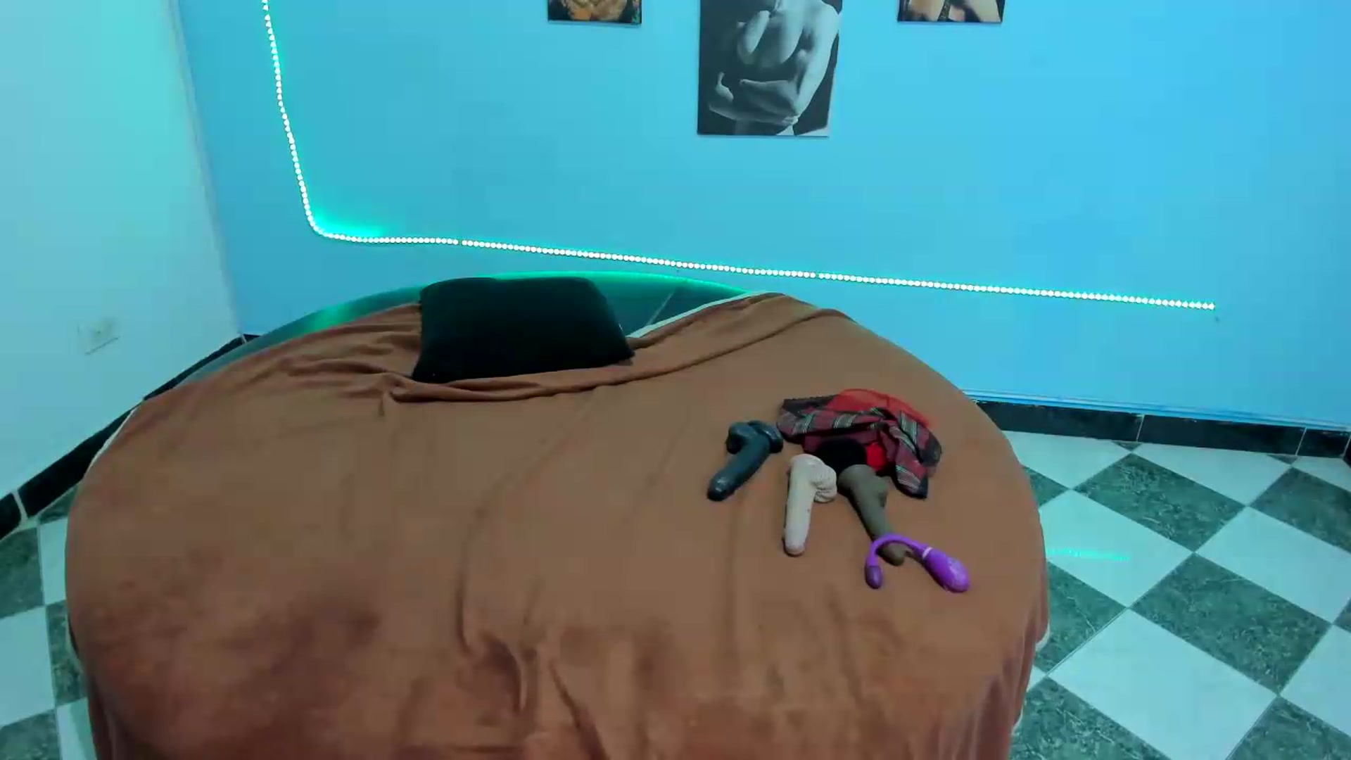 Gallery image thumbnail from Cinthya_dan's myfreecams stream on, 08/06/2026, 19:05 image 20 of 20