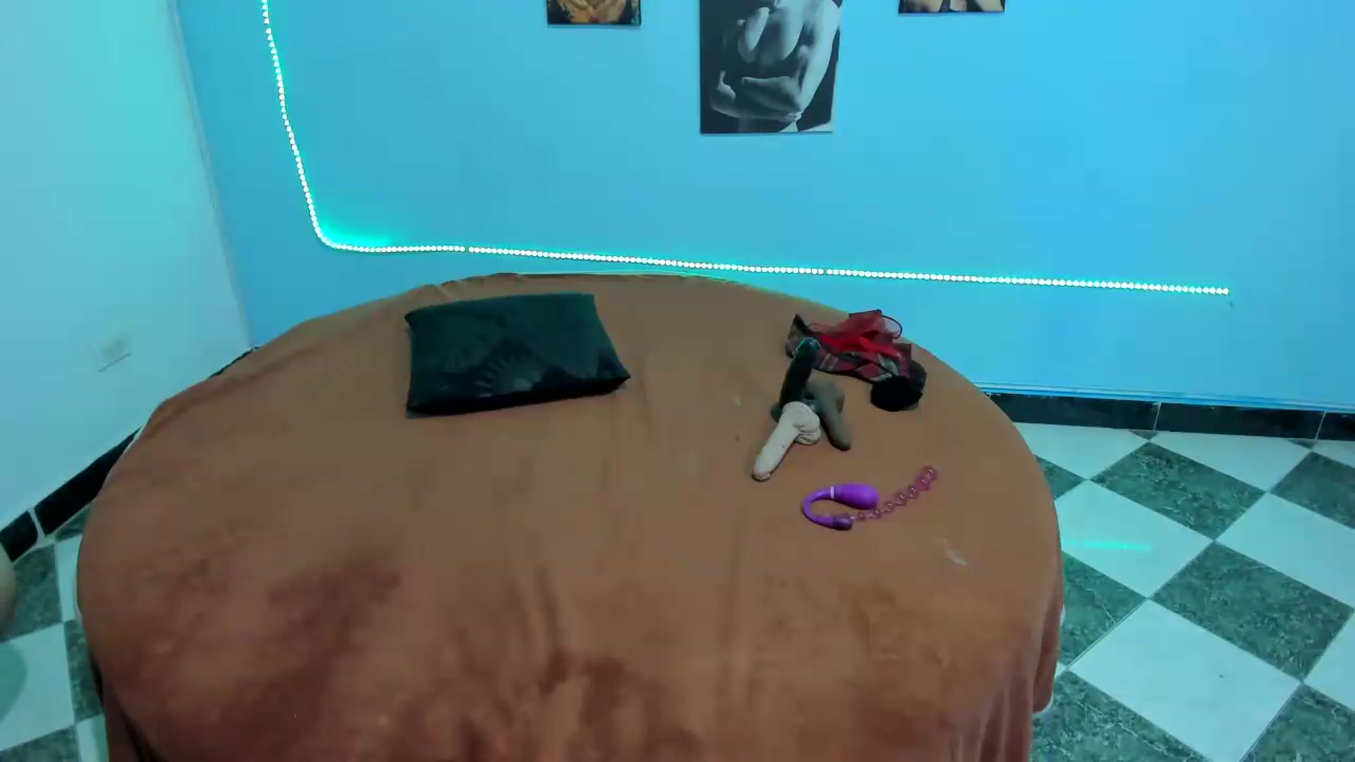 Gallery image thumbnail from Cinthya_dan's myfreecams stream on, 08/06/2026, 23:18 image 12 of 20
