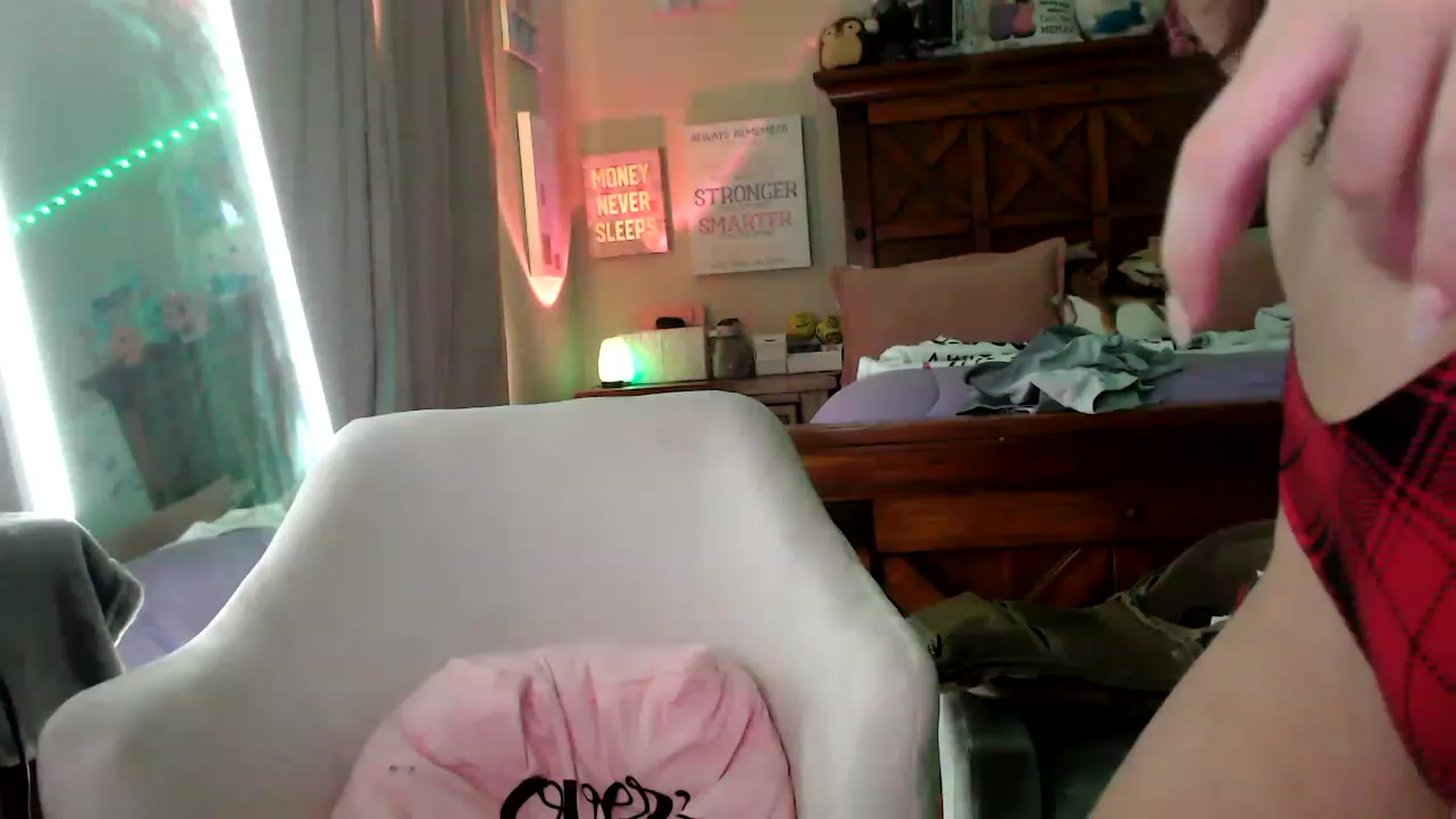 Gallery image thumbnail from CivaBear's myfreecams stream on, 05/09/2023, 11:41 image 6 of 20