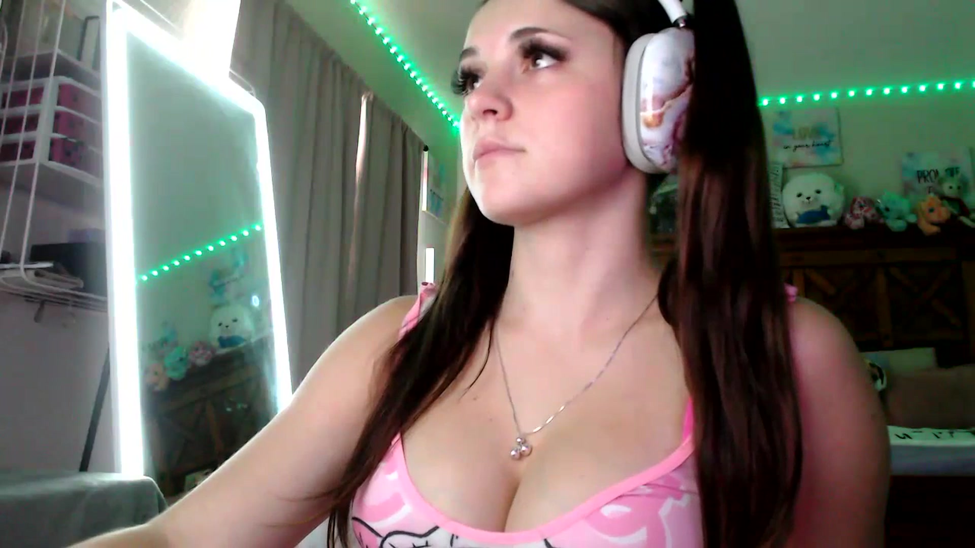 Gallery image thumbnail from CivaBear's myfreecams stream on, 07/20/2023, 20:03 image 10 of 20