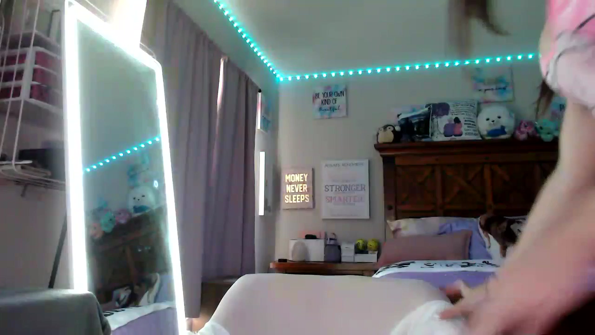 Gallery image thumbnail from CivaBear's myfreecams stream on, 07/20/2023, 20:03 image 1 of 20