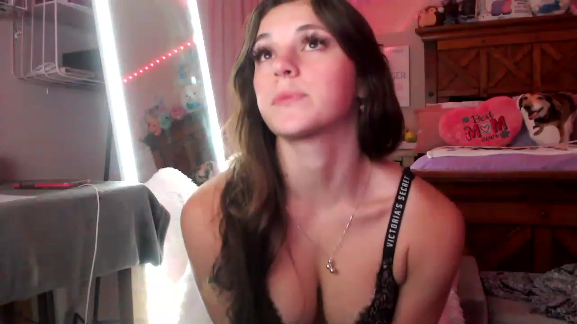 Gallery image thumbnail from CivaBear's myfreecams stream on, 08/07/2023, 03:40 image 13 of 20