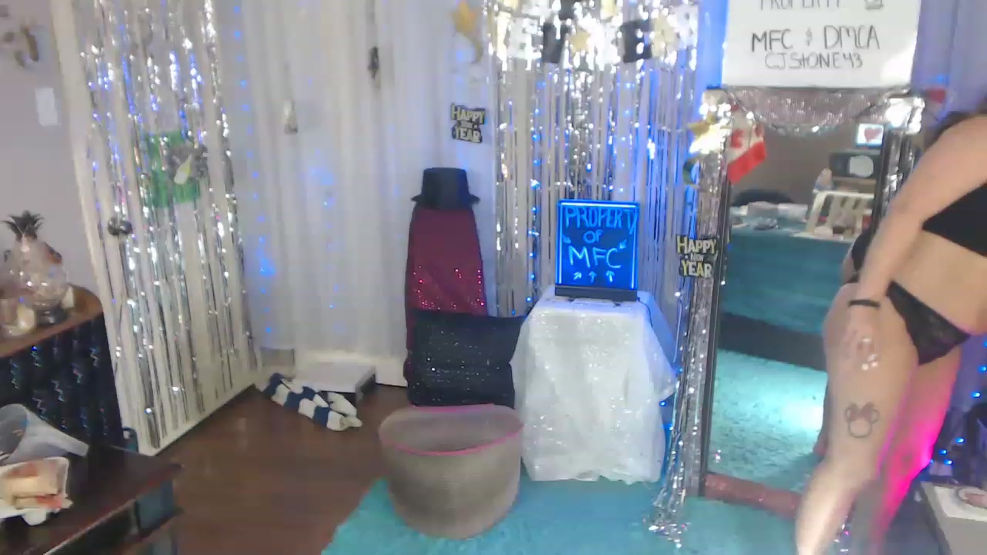 Gallery image thumbnail from CjStone43's myfreecams stream on, 12/31/2022, 21:07 image 18 of 20