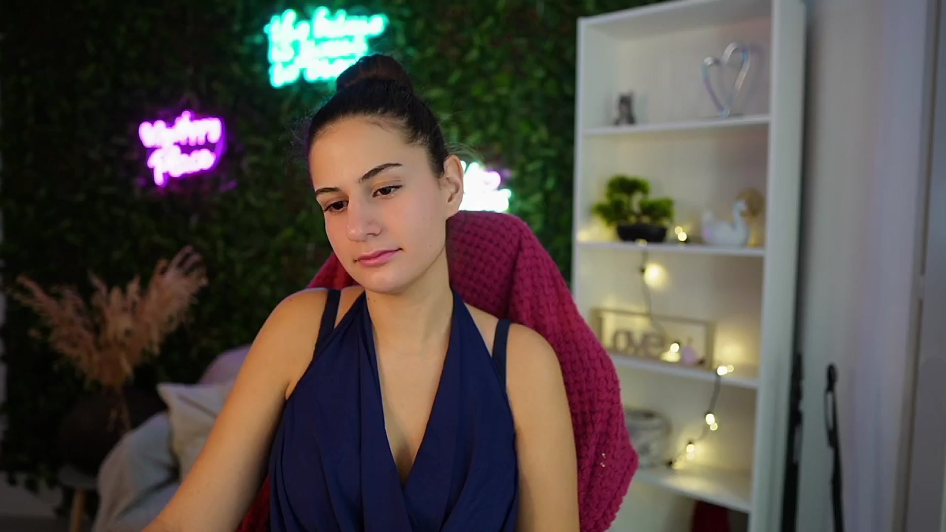 Gallery image thumbnail from Clair_Meek's myfreecams stream on, 12/15/2024, 10:58 image 6 of 20