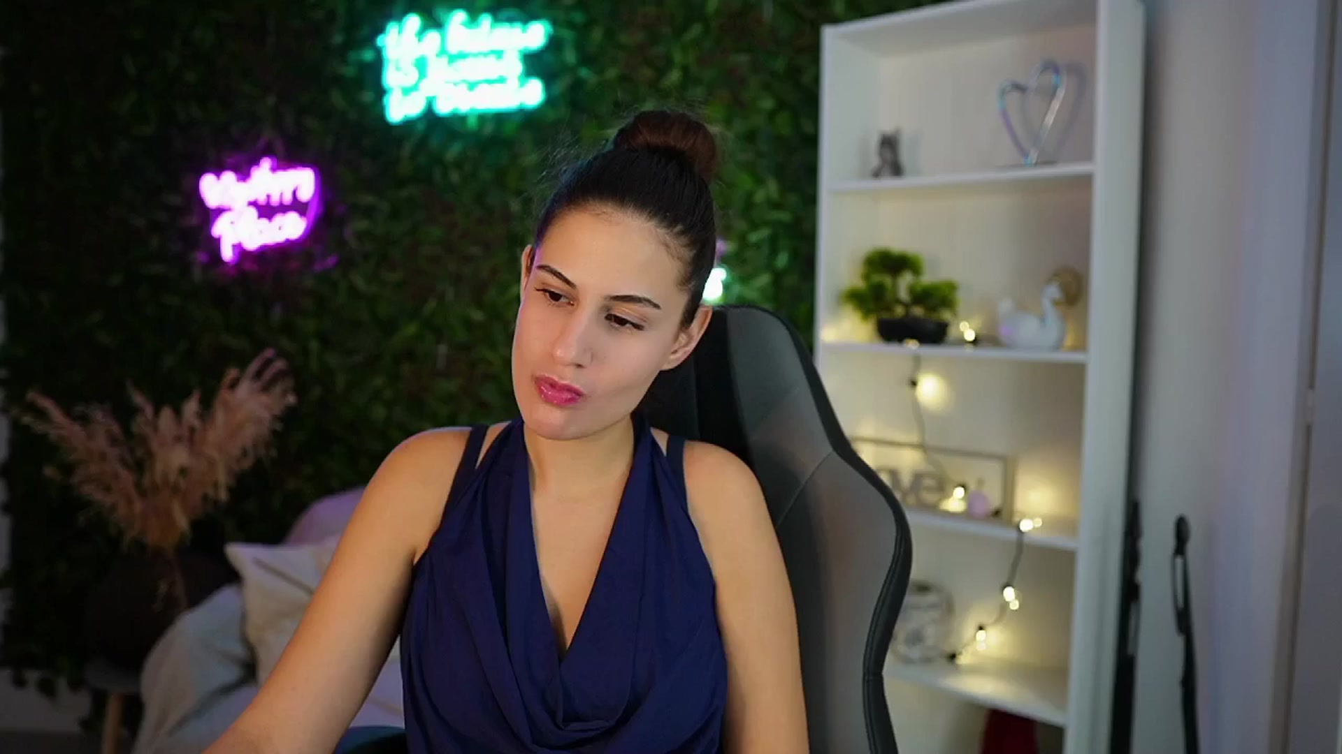 Gallery image thumbnail from Clair_Meek's myfreecams stream on, 12/15/2024, 12:07 image 13 of 20