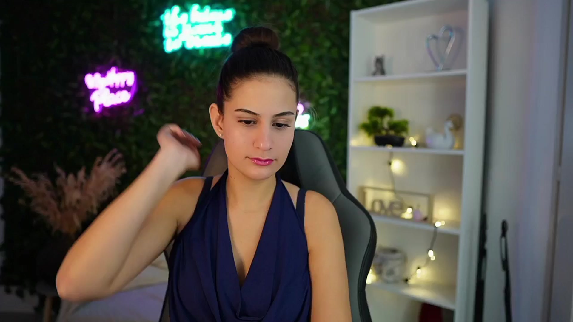 Gallery image thumbnail from Clair_Meek's myfreecams stream on, 12/15/2024, 12:07 image 15 of 20