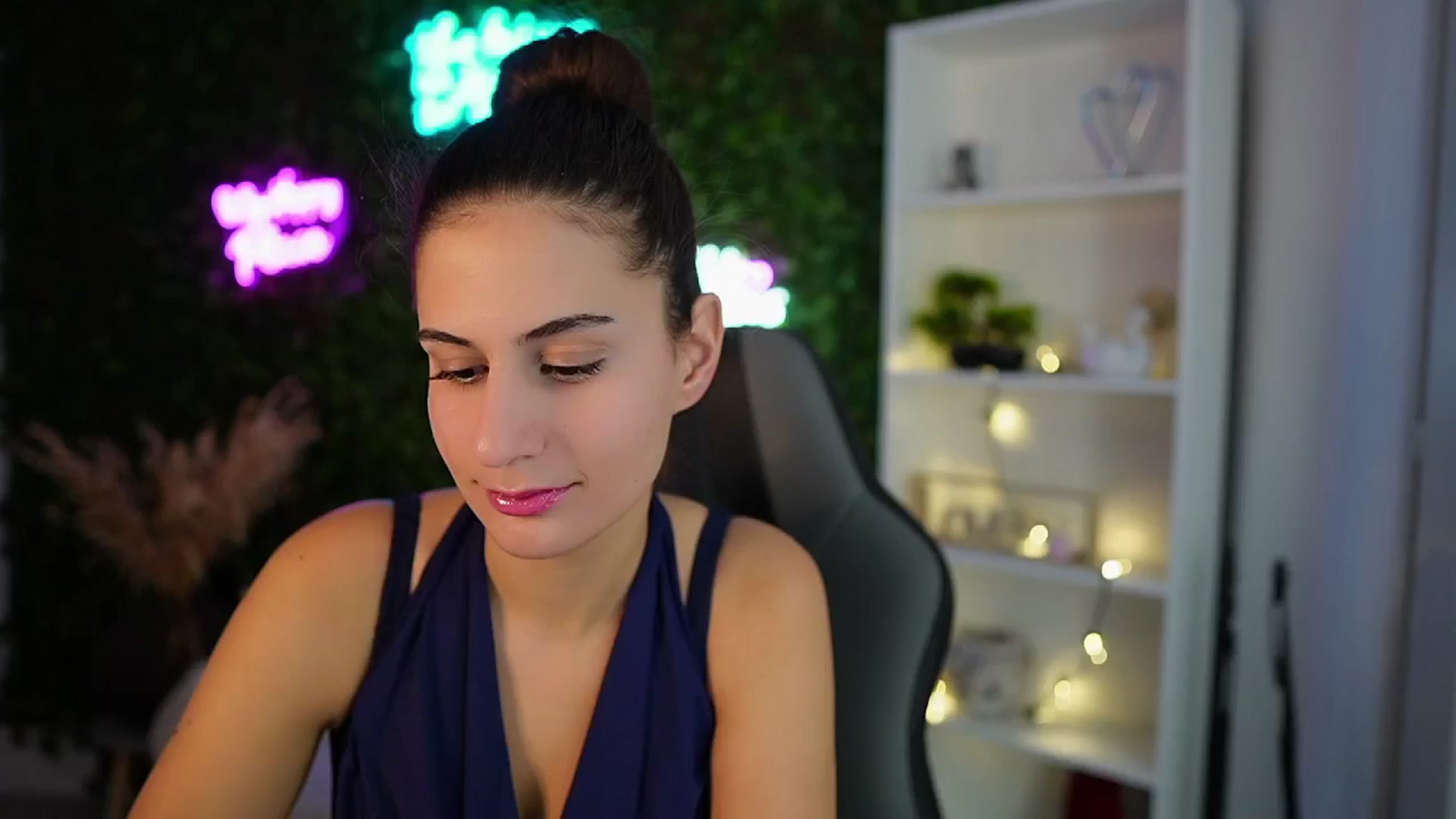 Gallery image thumbnail from Clair_Meek's myfreecams stream on, 12/15/2024, 12:07 image 14 of 20