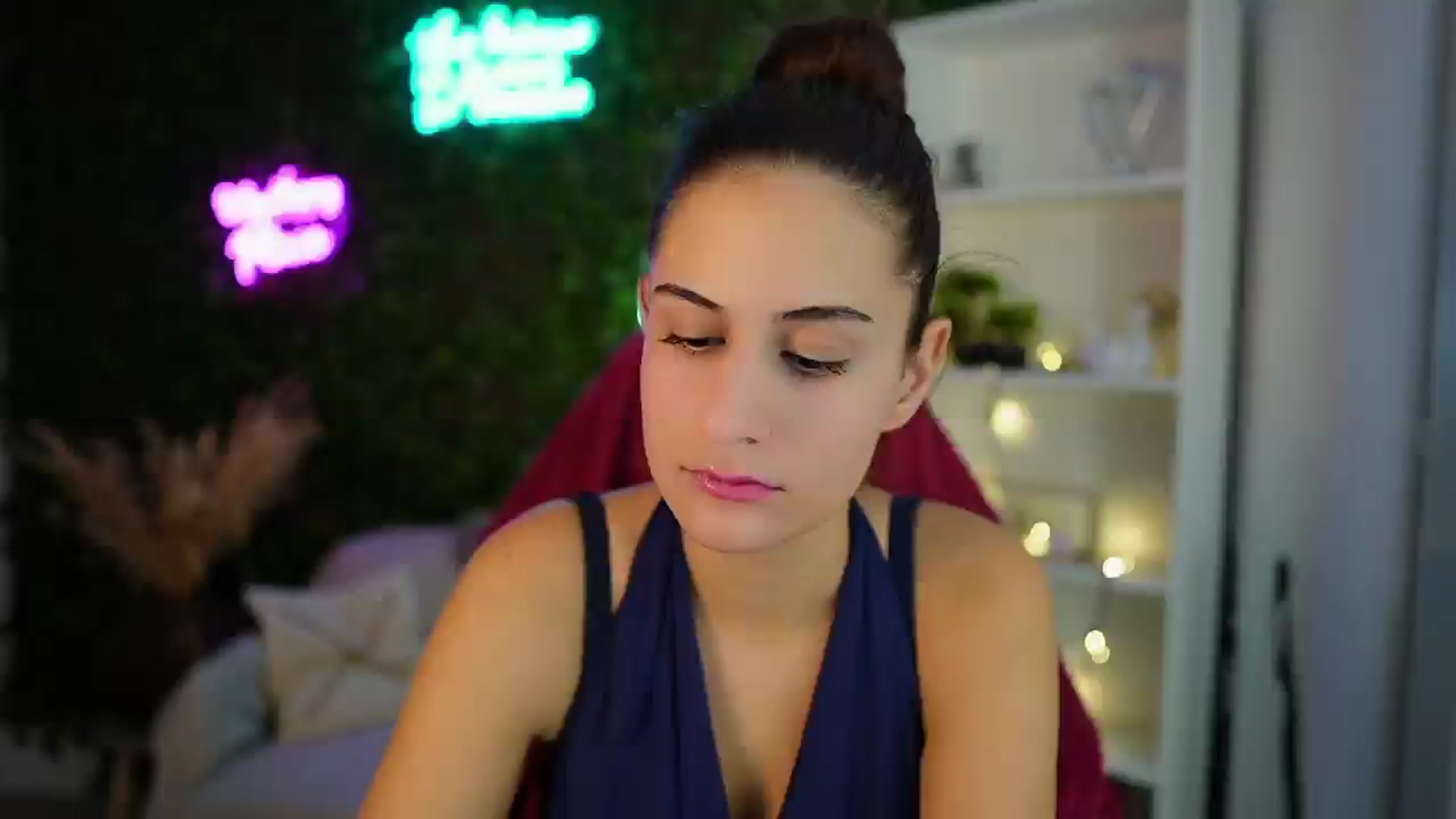Gallery image thumbnail from Clair_Meek's myfreecams stream on, 12/15/2024, 13:24 image 13 of 20