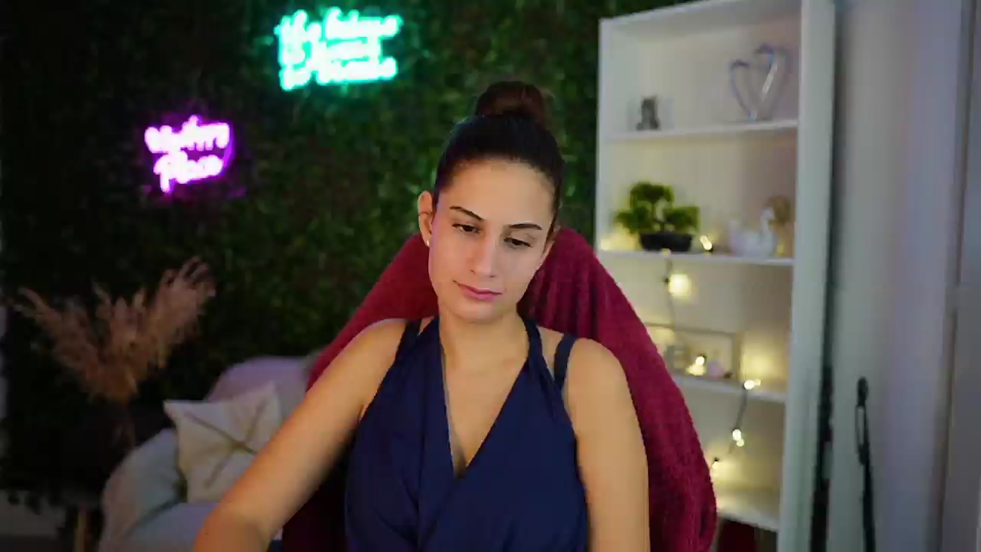 Gallery image thumbnail from Clair_Meek's myfreecams stream on, 12/15/2024, 14:37 image 12 of 20