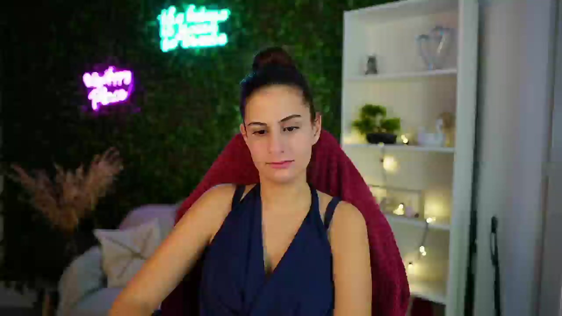 Gallery image thumbnail from Clair_Meek's myfreecams stream on, 12/15/2024, 14:37 image 13 of 20