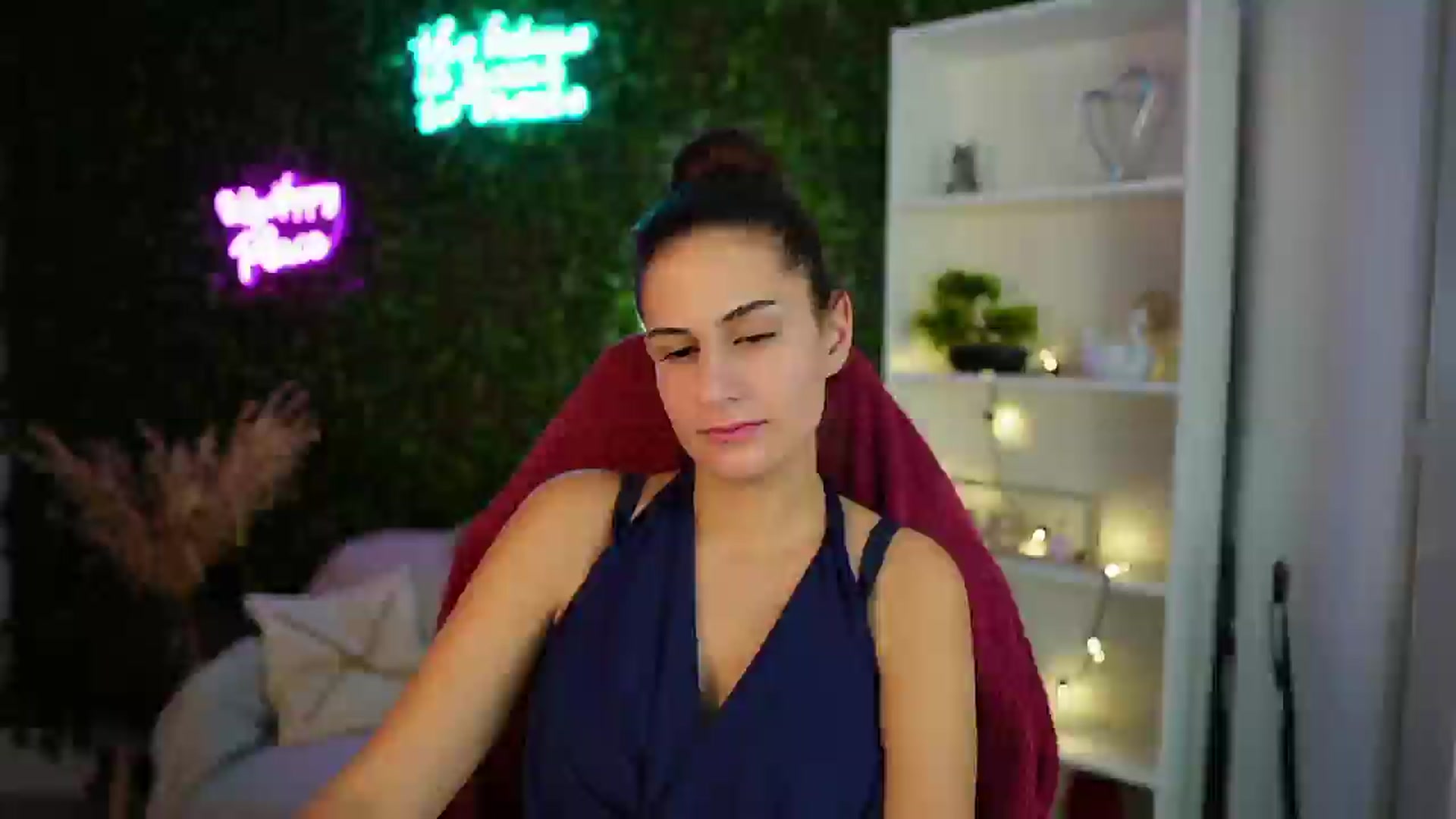 Gallery image thumbnail from Clair_Meek's myfreecams stream on, 12/15/2024, 14:37 image 16 of 20
