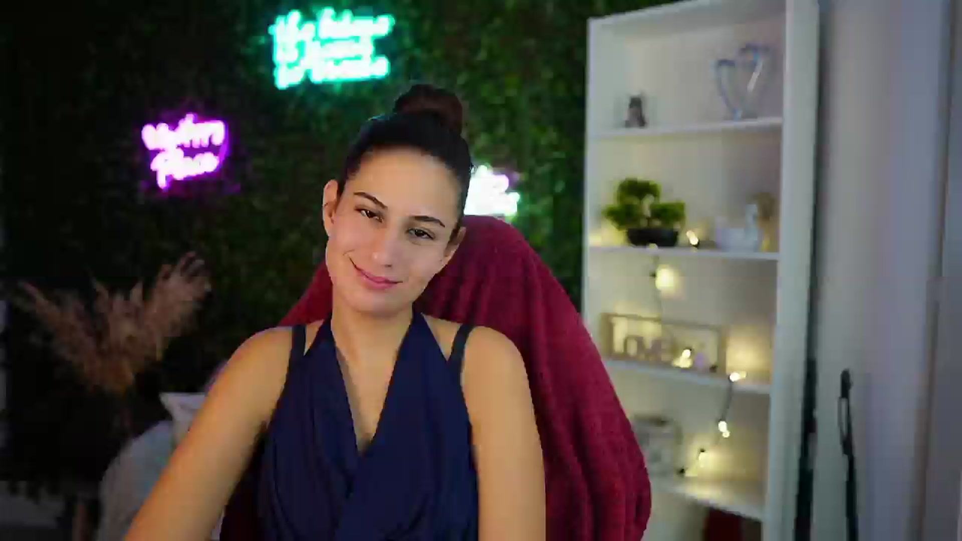 Gallery image thumbnail from Clair_Meek's myfreecams stream on, 12/15/2024, 15:04 image 15 of 20
