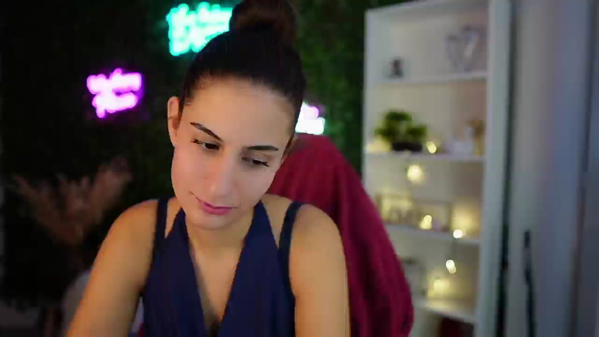 Gallery image thumbnail from Clair_Meek's myfreecams stream on, 12/15/2024, 15:04 image 1 of 20