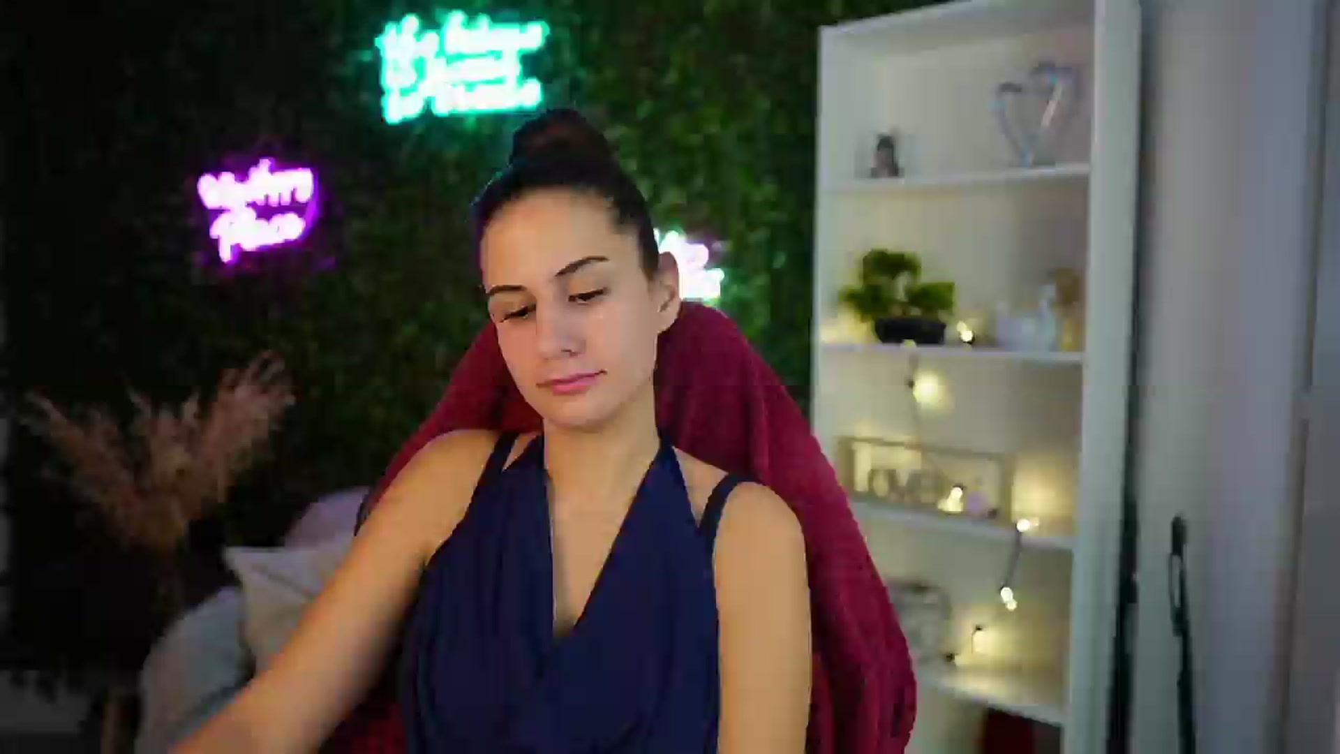 Gallery image thumbnail from Clair_Meek's myfreecams stream on, 12/15/2024, 15:04 image 12 of 20