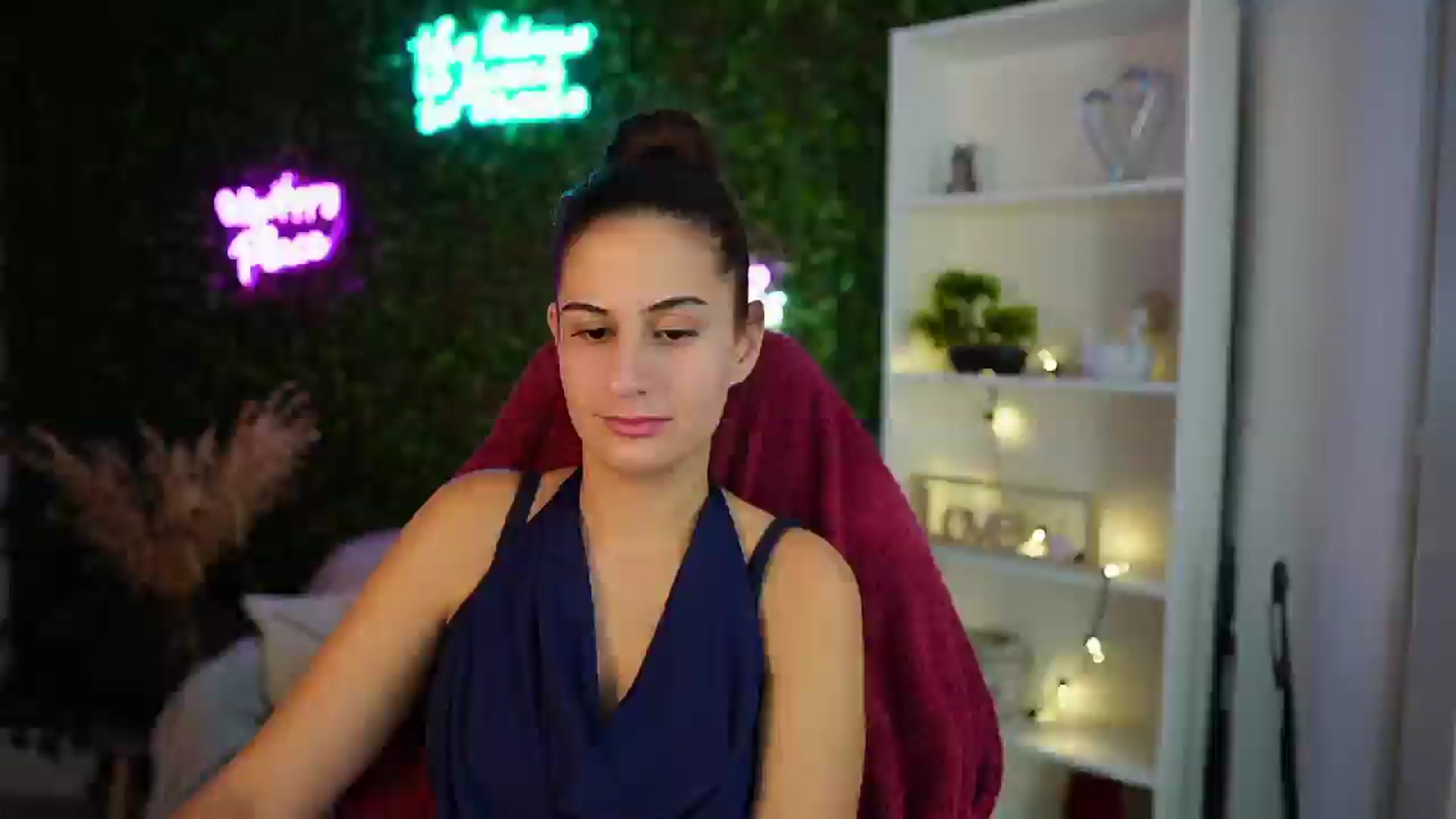 Gallery image thumbnail from Clair_Meek's myfreecams stream on, 12/15/2024, 15:04 image 3 of 20