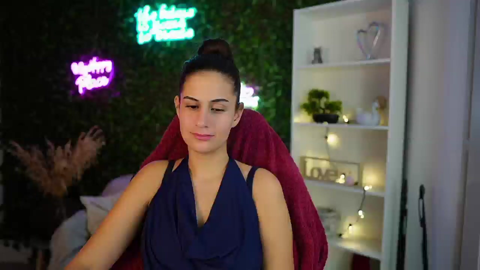 Gallery image thumbnail from Clair_Meek's myfreecams stream on, 12/15/2024, 15:04 image 7 of 20
