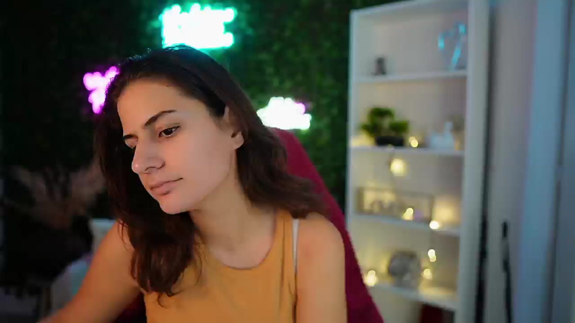 Gallery image thumbnail from Clair_Meek's myfreecams stream on, 12/16/2024, 13:07 image 4 of 20