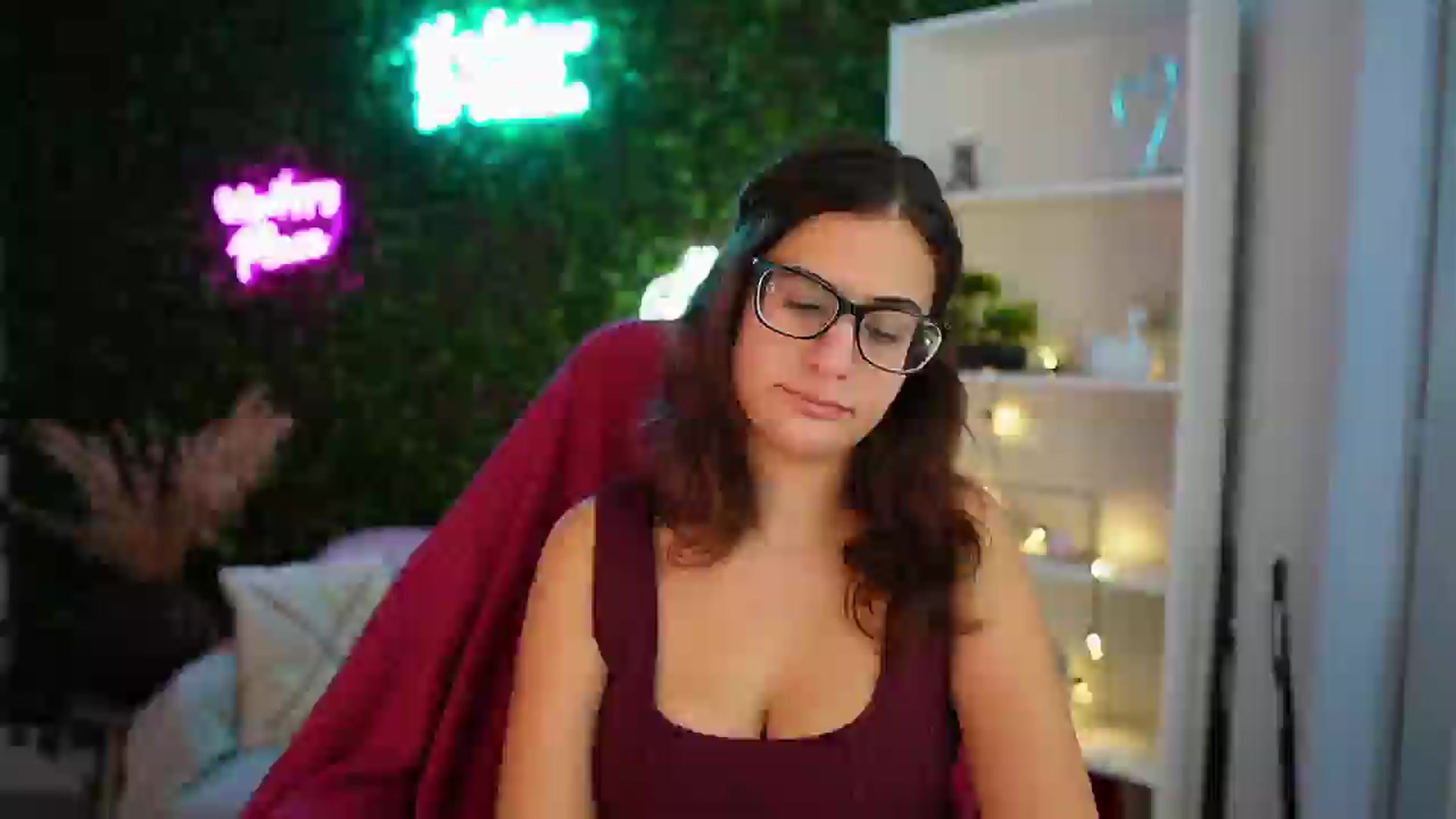 Gallery image thumbnail from Clair_Meek's myfreecams stream on, 12/17/2024, 14:01 image 13 of 20