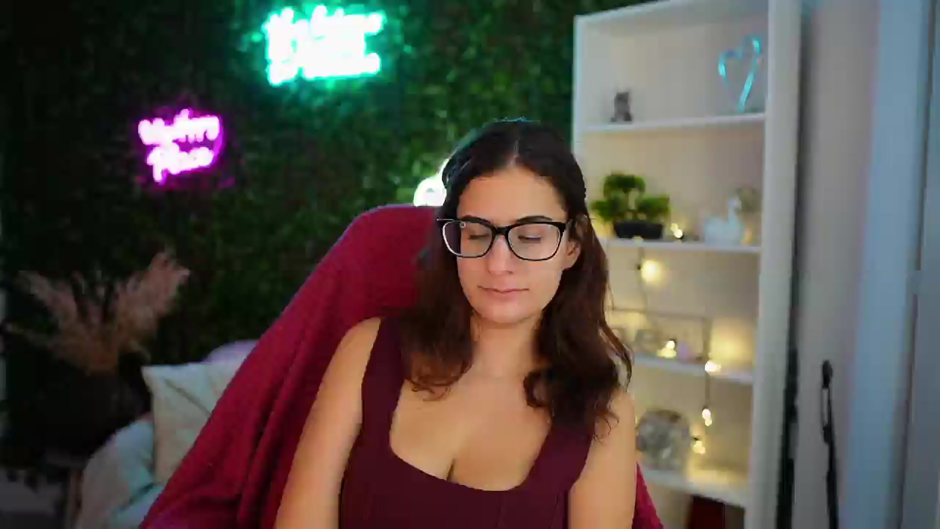 Gallery image thumbnail from Clair_Meek's myfreecams stream on, 12/17/2024, 14:01 image 6 of 20
